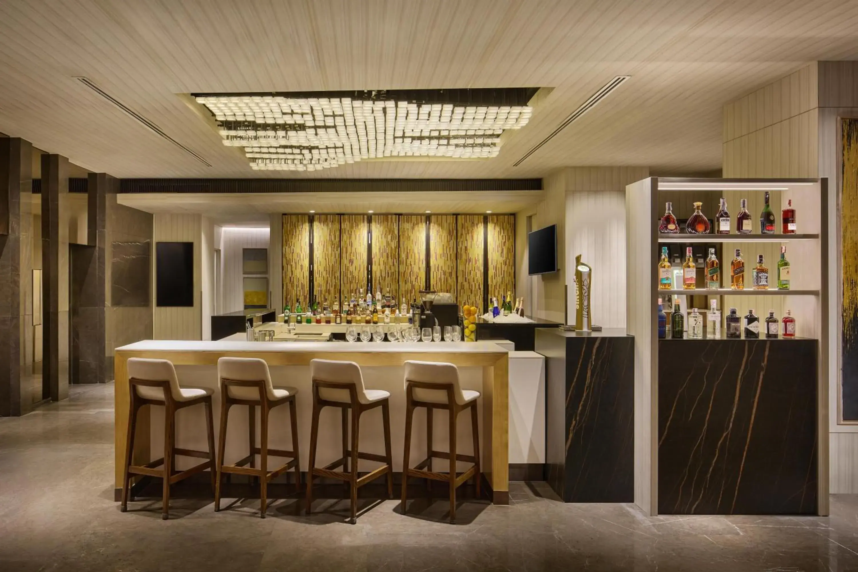Lounge or bar in DoubleTree by Hilton Bangkok Ploenchit Lounge or bar in DoubleTree by Hilton Bangkok Ploenchit