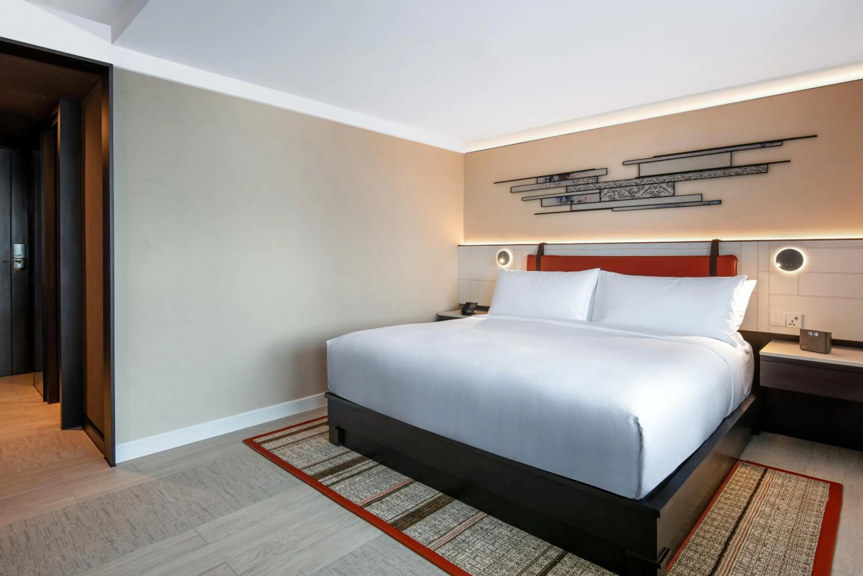 Bedroom, Bed in DoubleTree by Hilton Bangkok Ploenchit