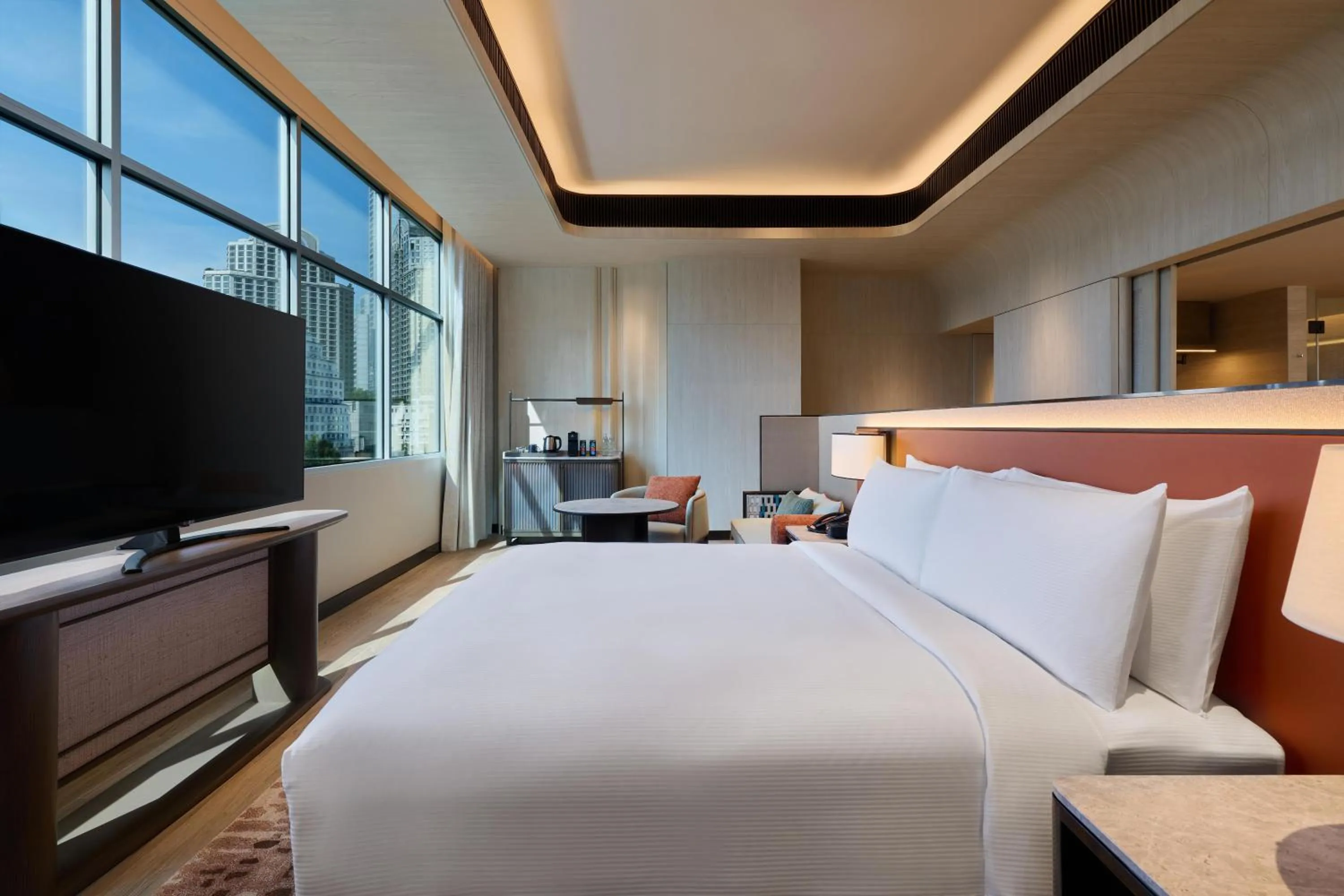 Bed in DoubleTree by Hilton Bangkok Ploenchit