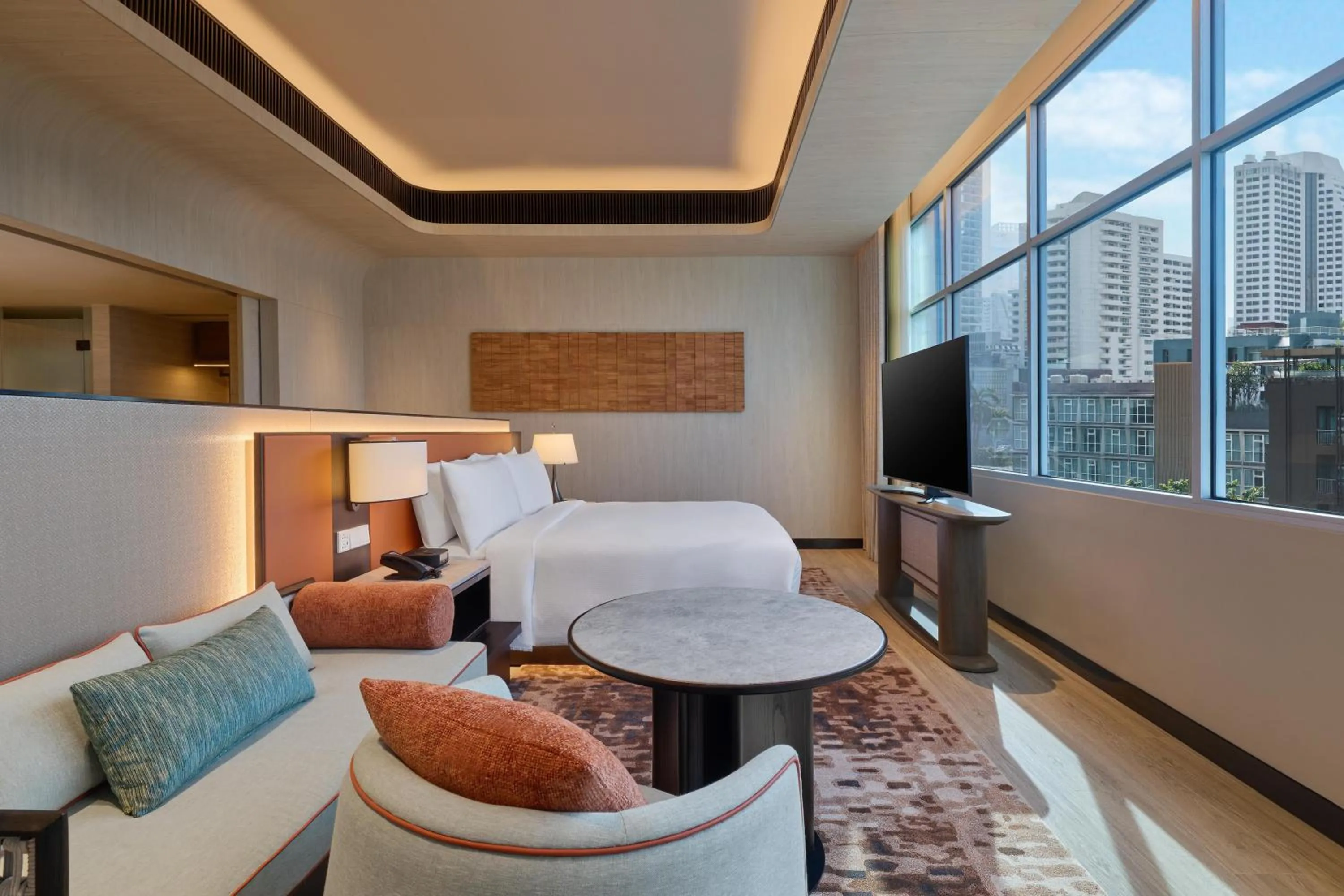 Bed in DoubleTree by Hilton Bangkok Ploenchit