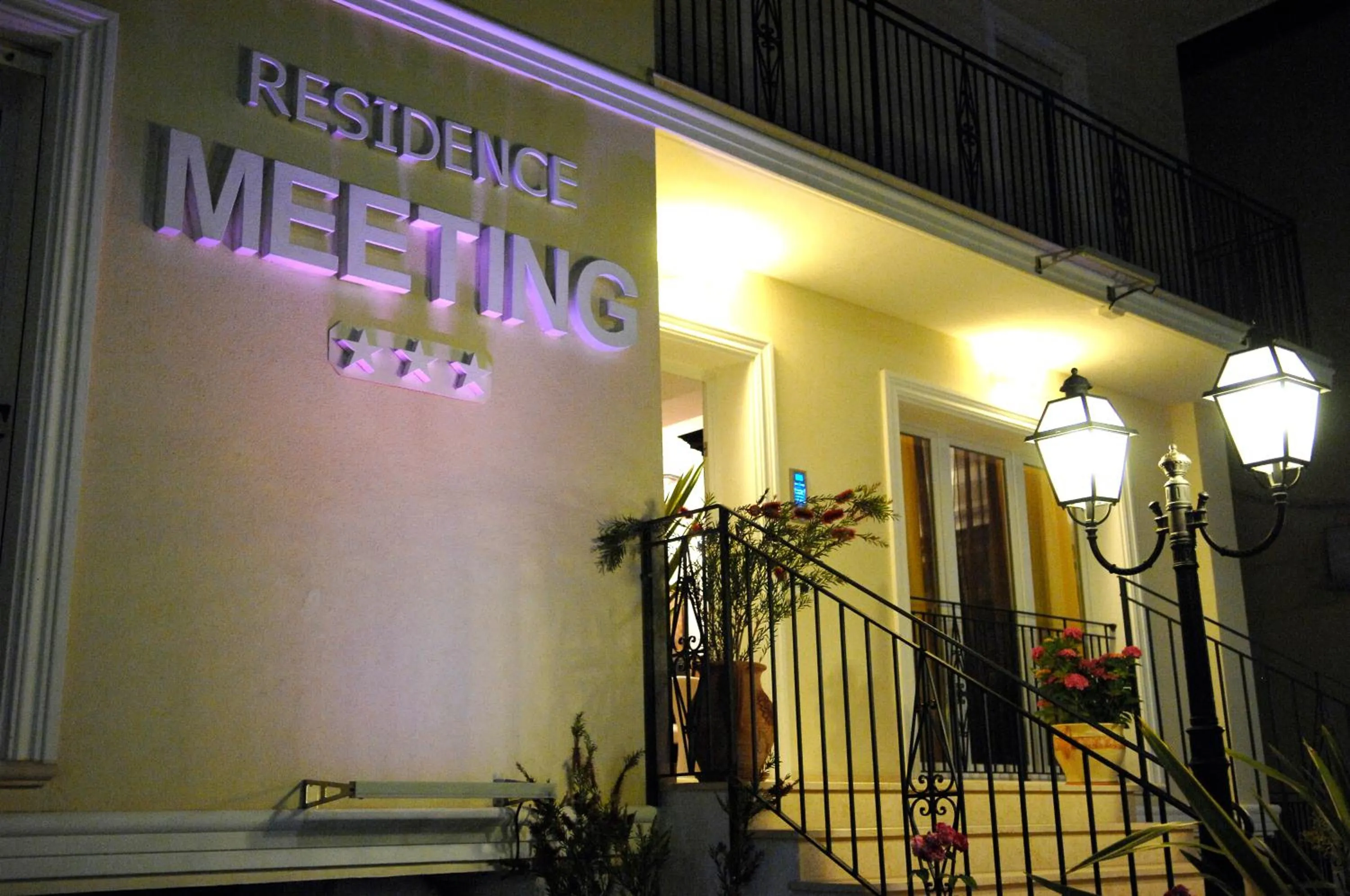 Facade/entrance in Residence Meeting