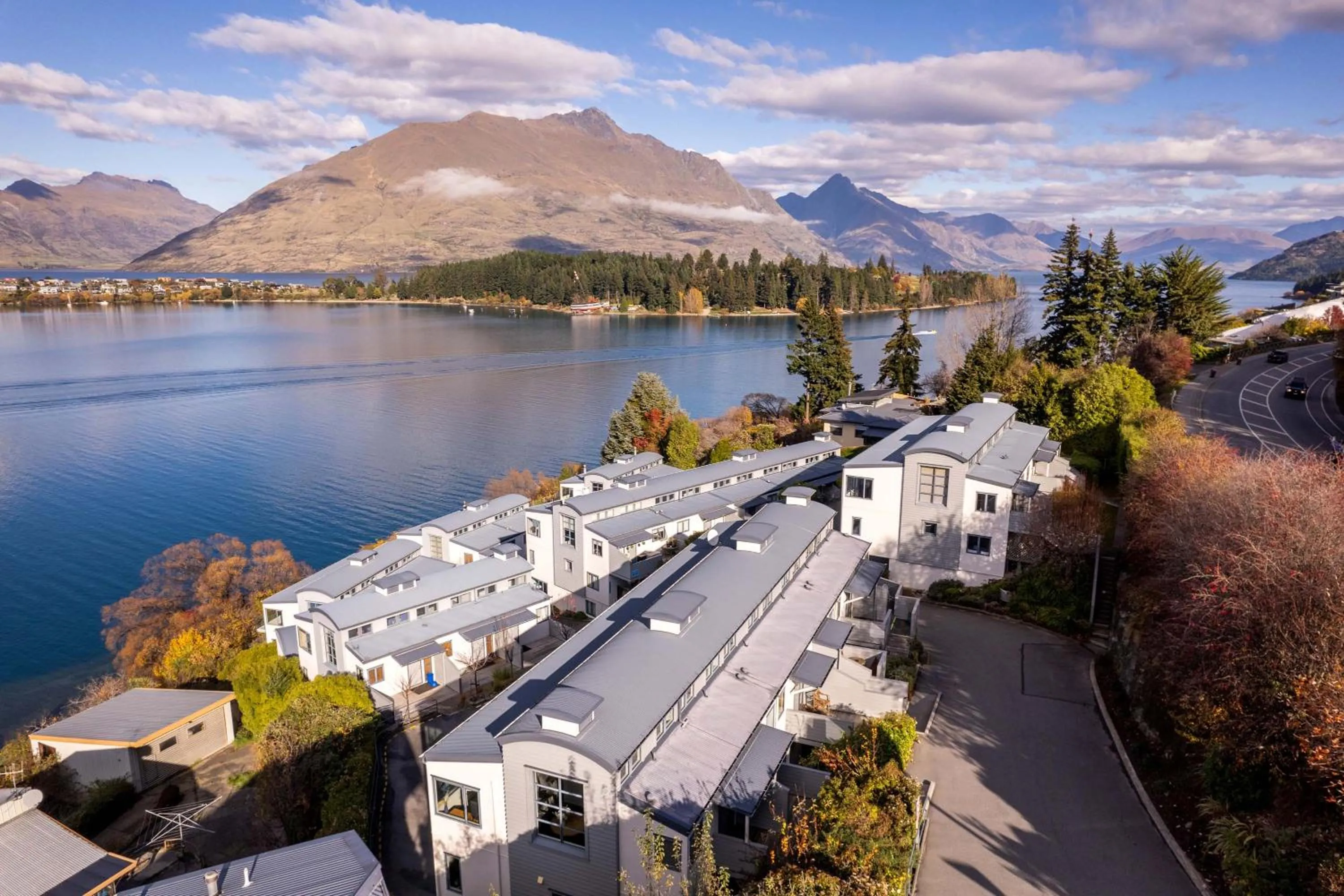 Property building in Mantra The Point