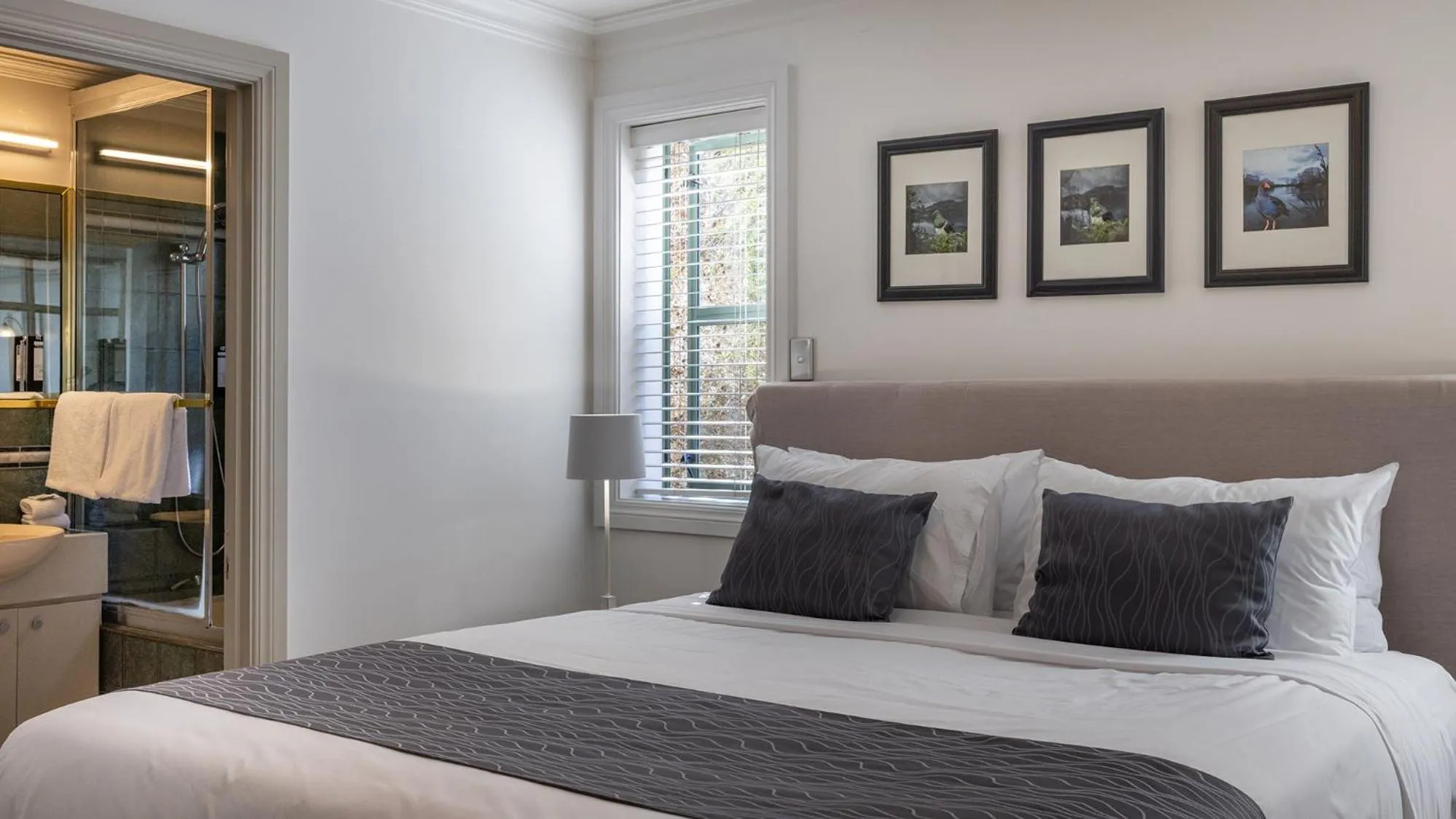 Bedroom, Bed in The Waterfront