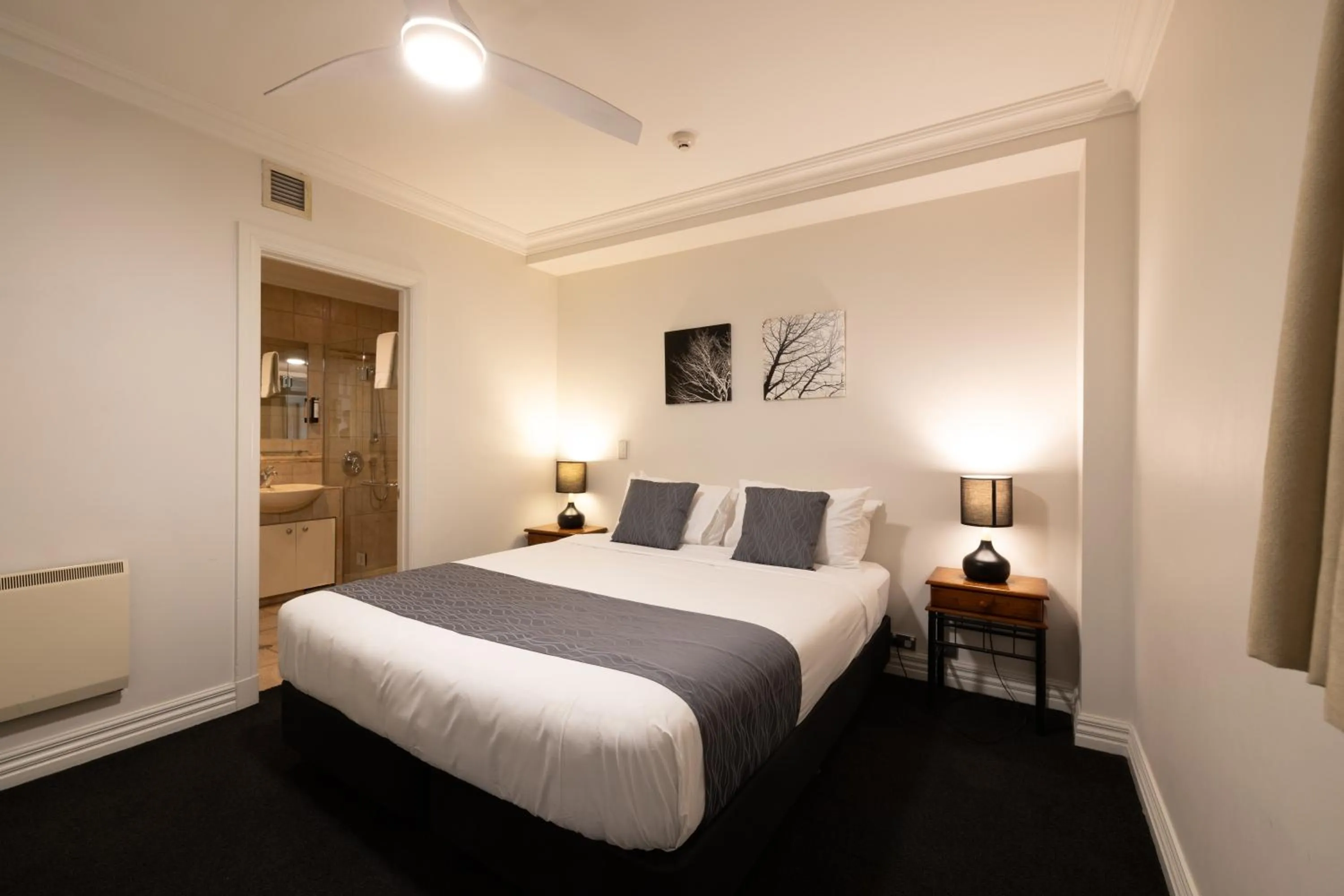 Bedroom, Bed in The Waterfront