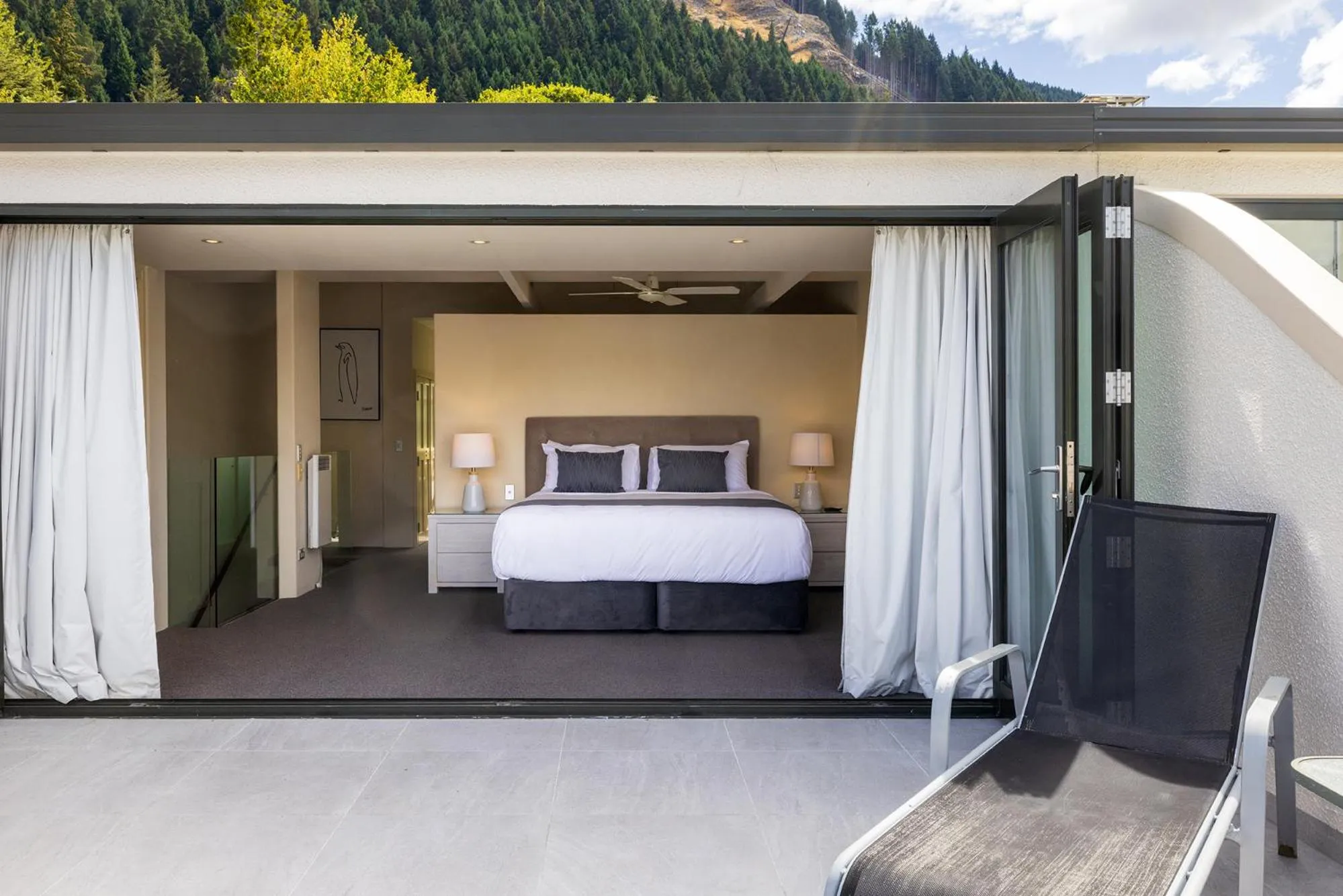 Bed in The Waterfront