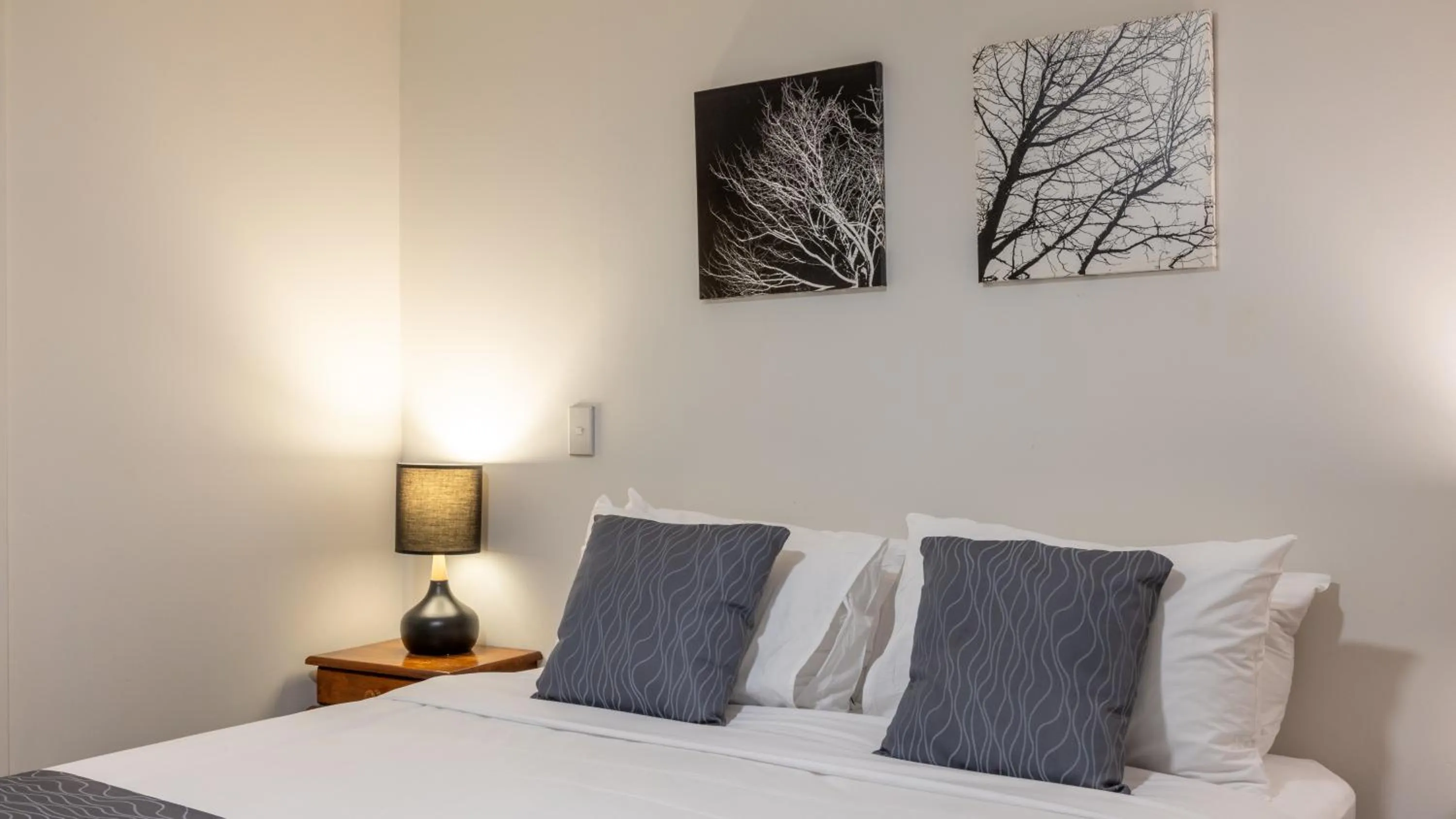 Bedroom, Bed in The Waterfront