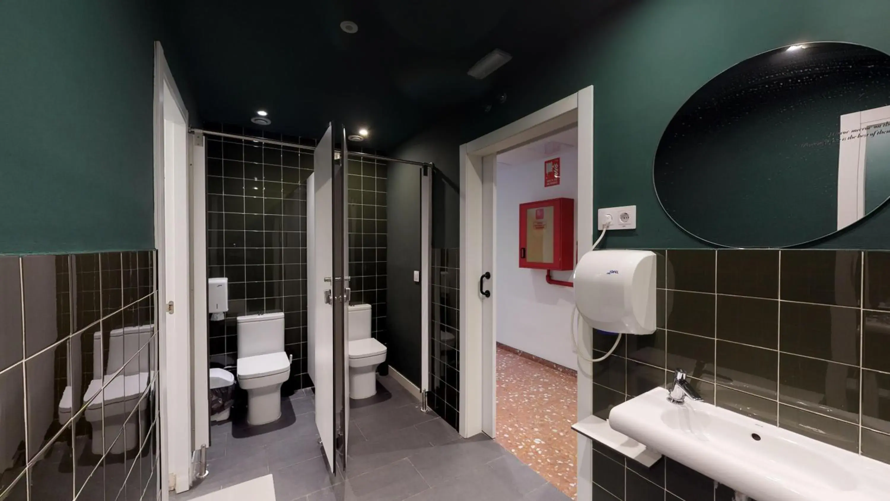 Bed in 8-Bed Mixed Dormitory Room with Shared Bathroom in 2060 The Newton Hostel Bed in 8-Bed Mixed Dormitory Room with Shared Bathroom in 2060 The Newton Hostel