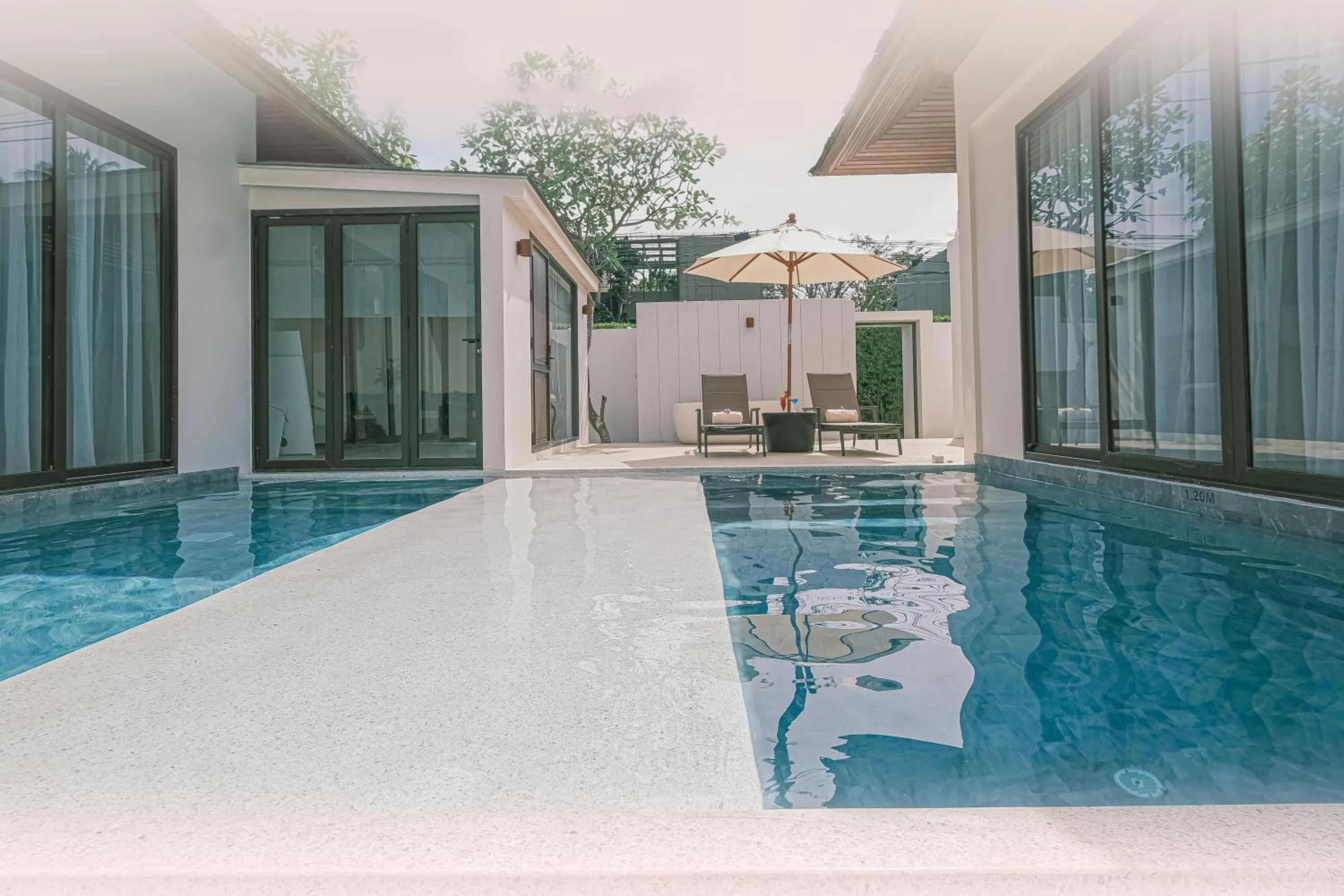 Swimming pool in Baan Haad Ngam Boutique Resort