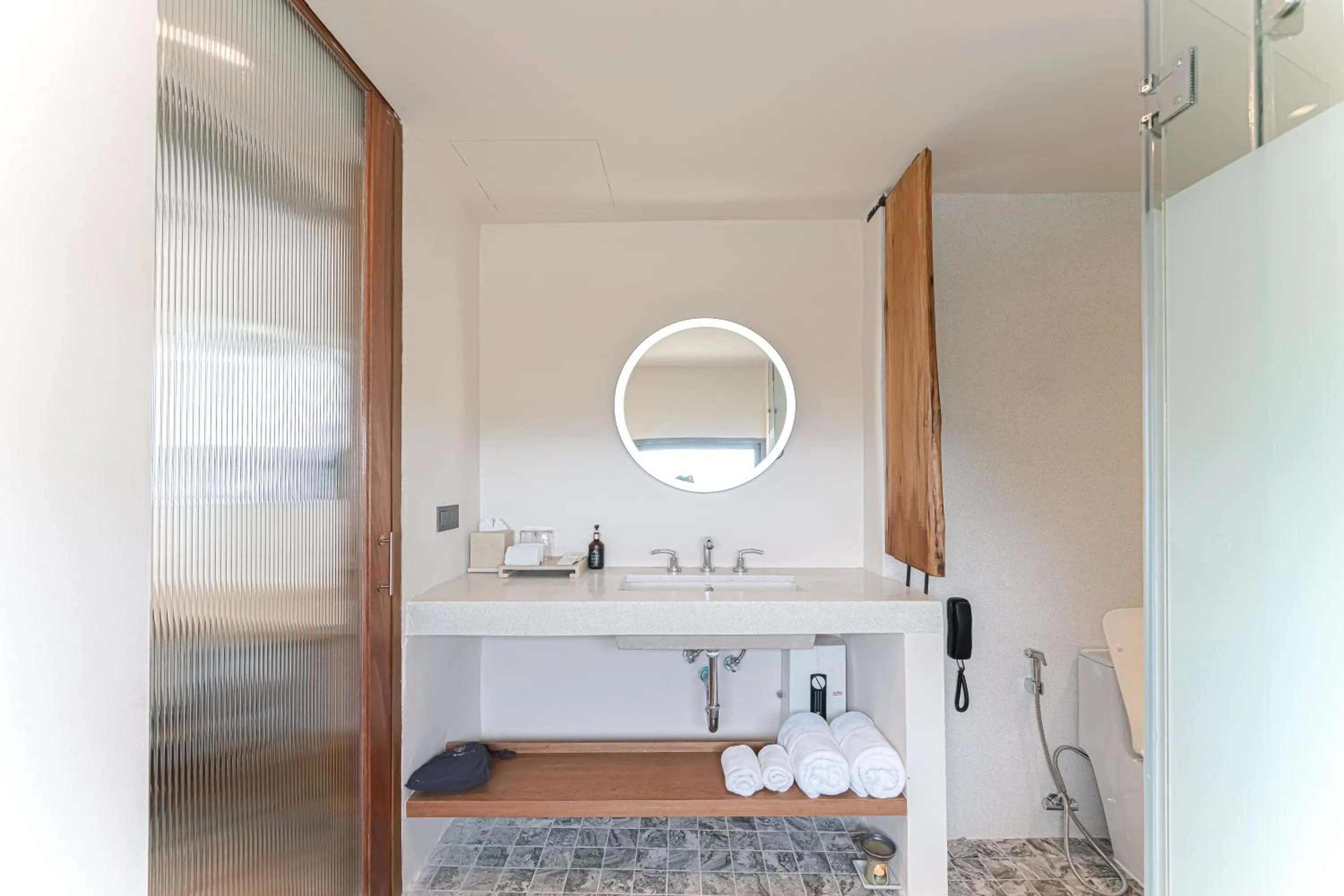 Bathroom in Baan Haad Ngam Boutique Resort