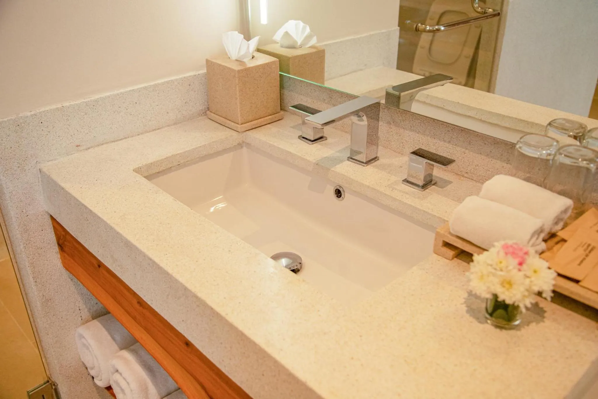 Bathroom in Baan Haad Ngam Boutique Resort