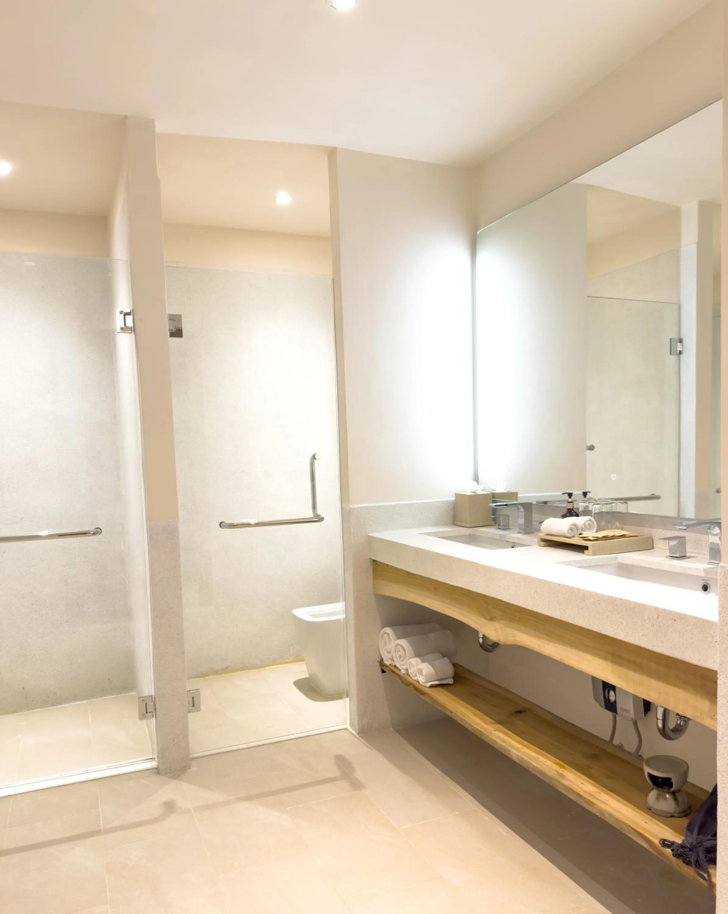 Bathroom in Baan Haad Ngam Boutique Resort