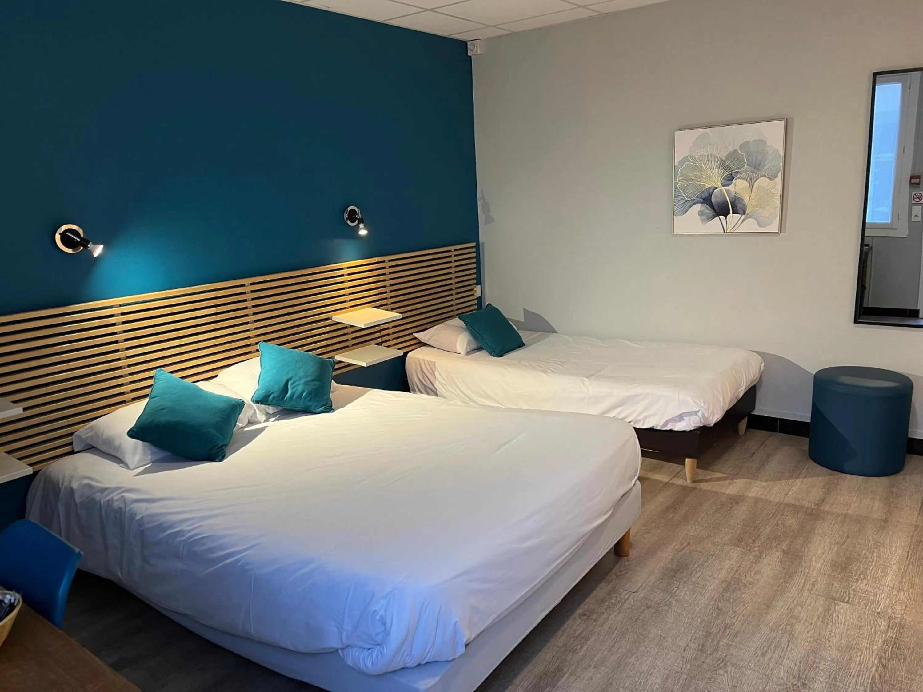 Photo of the whole room, Bed in Clair de Lie