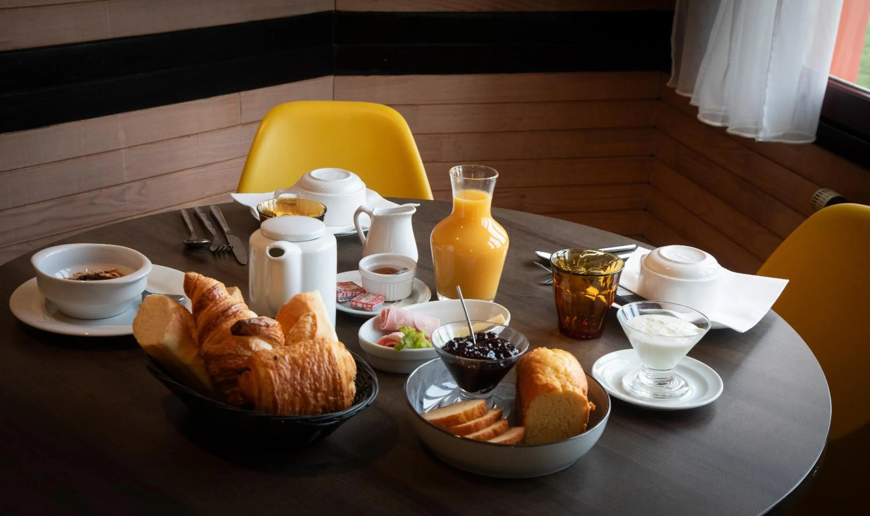 Continental breakfast in Clair de Lie