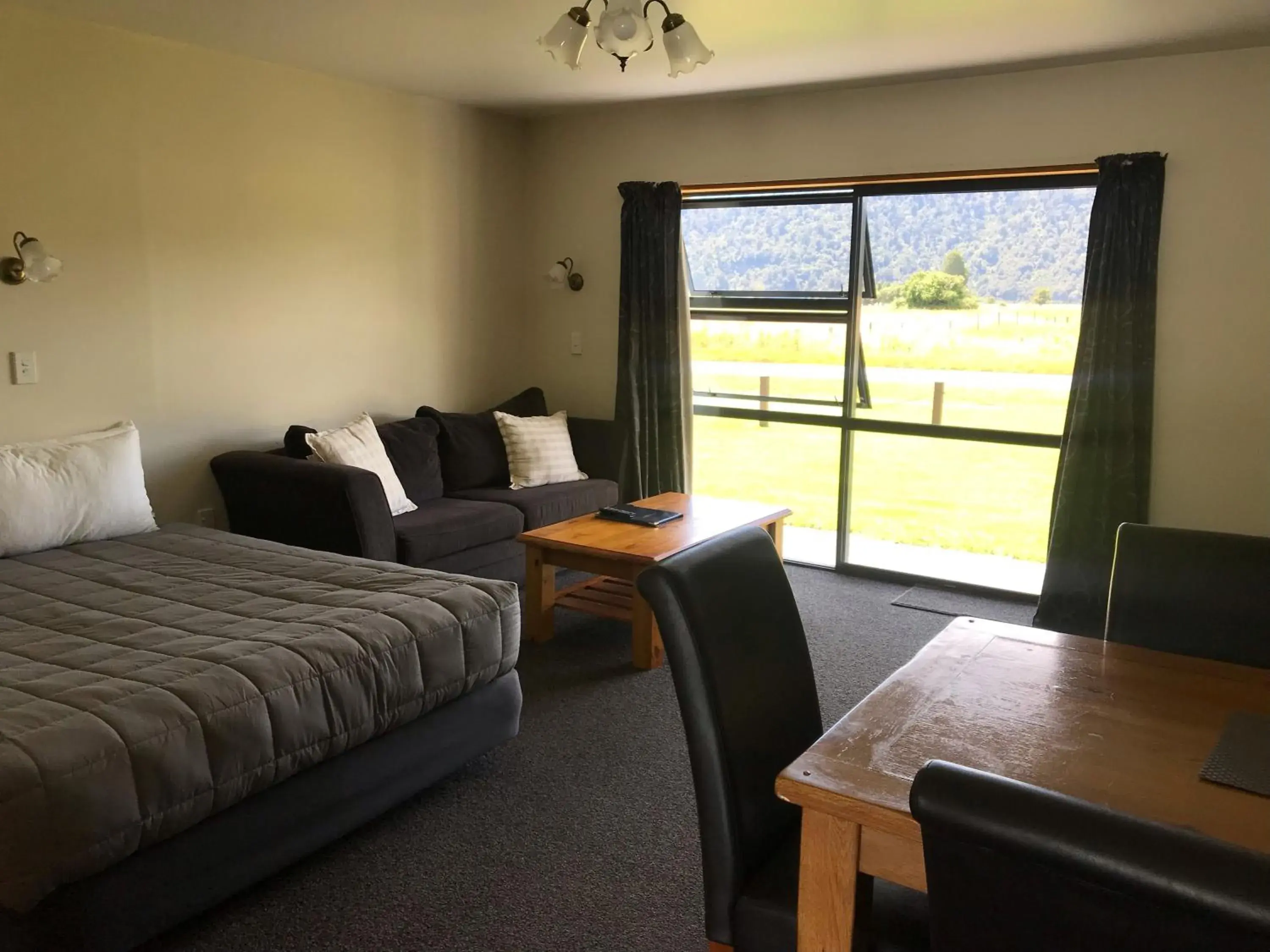 Bed in Mt Cook View Motel - Fox Glacier Bed in Mt Cook View Motel - Fox Glacier