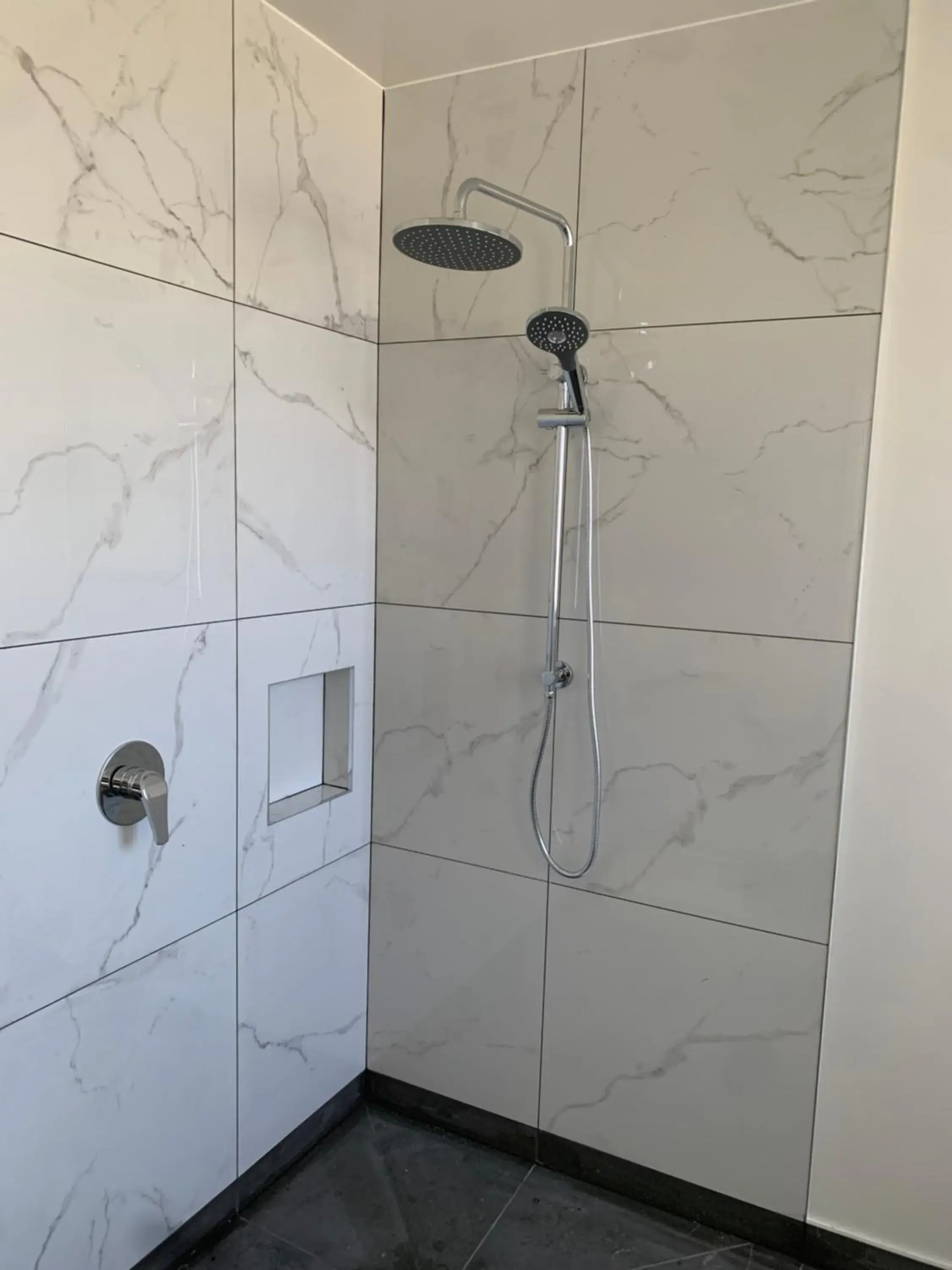 Shower in Mt Cook View Motel - Fox Glacier Shower in Mt Cook View Motel - Fox Glacier