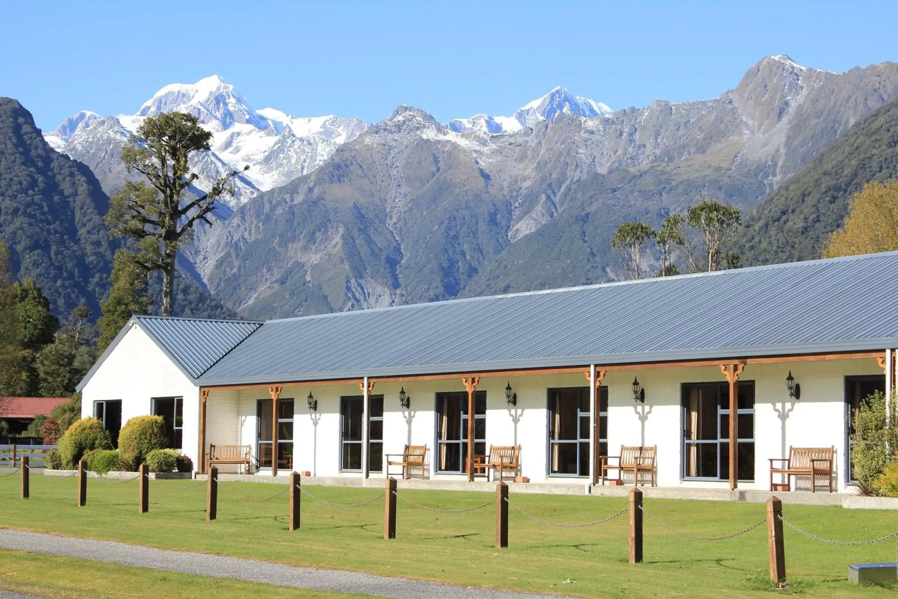 Facade/entrance in Mt Cook View Motel - Fox Glacier Facade/entrance in Mt Cook View Motel - Fox Glacier