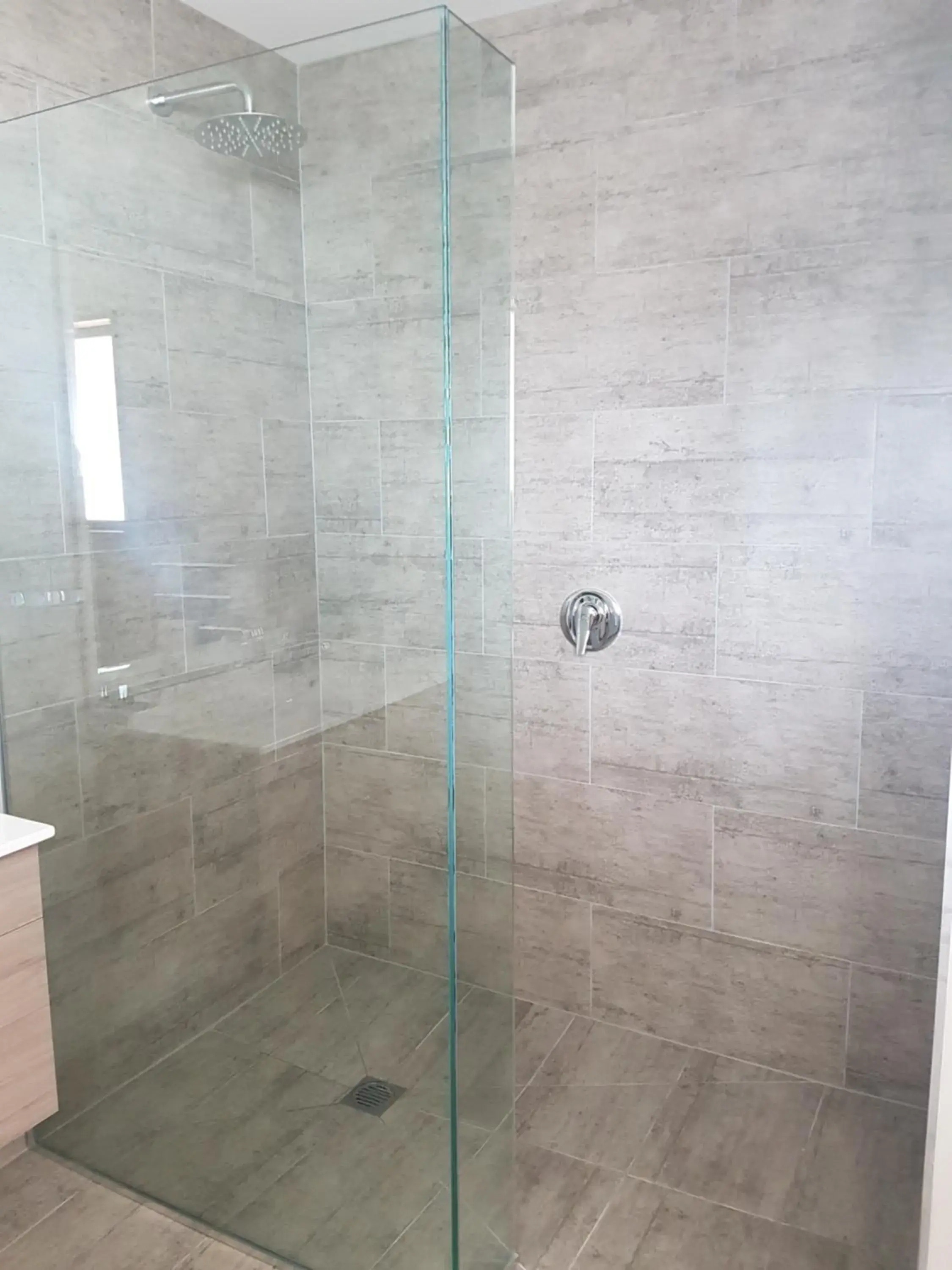 Shower in Mt Cook View Motel - Fox Glacier Shower in Mt Cook View Motel - Fox Glacier