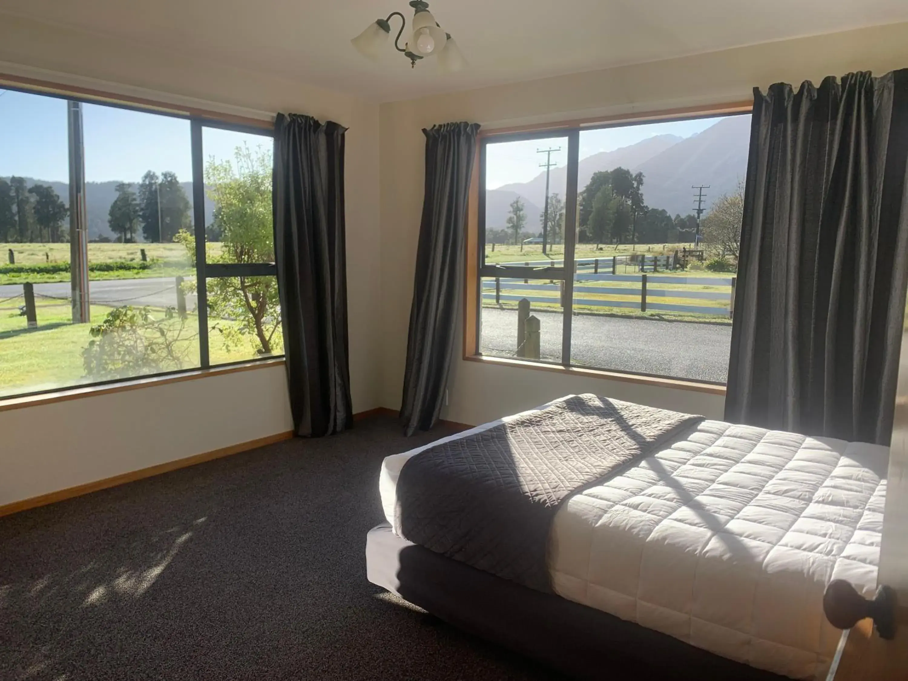 Bedroom, Bed in Mt Cook View Motel - Fox Glacier Bedroom, Bed in Mt Cook View Motel - Fox Glacier