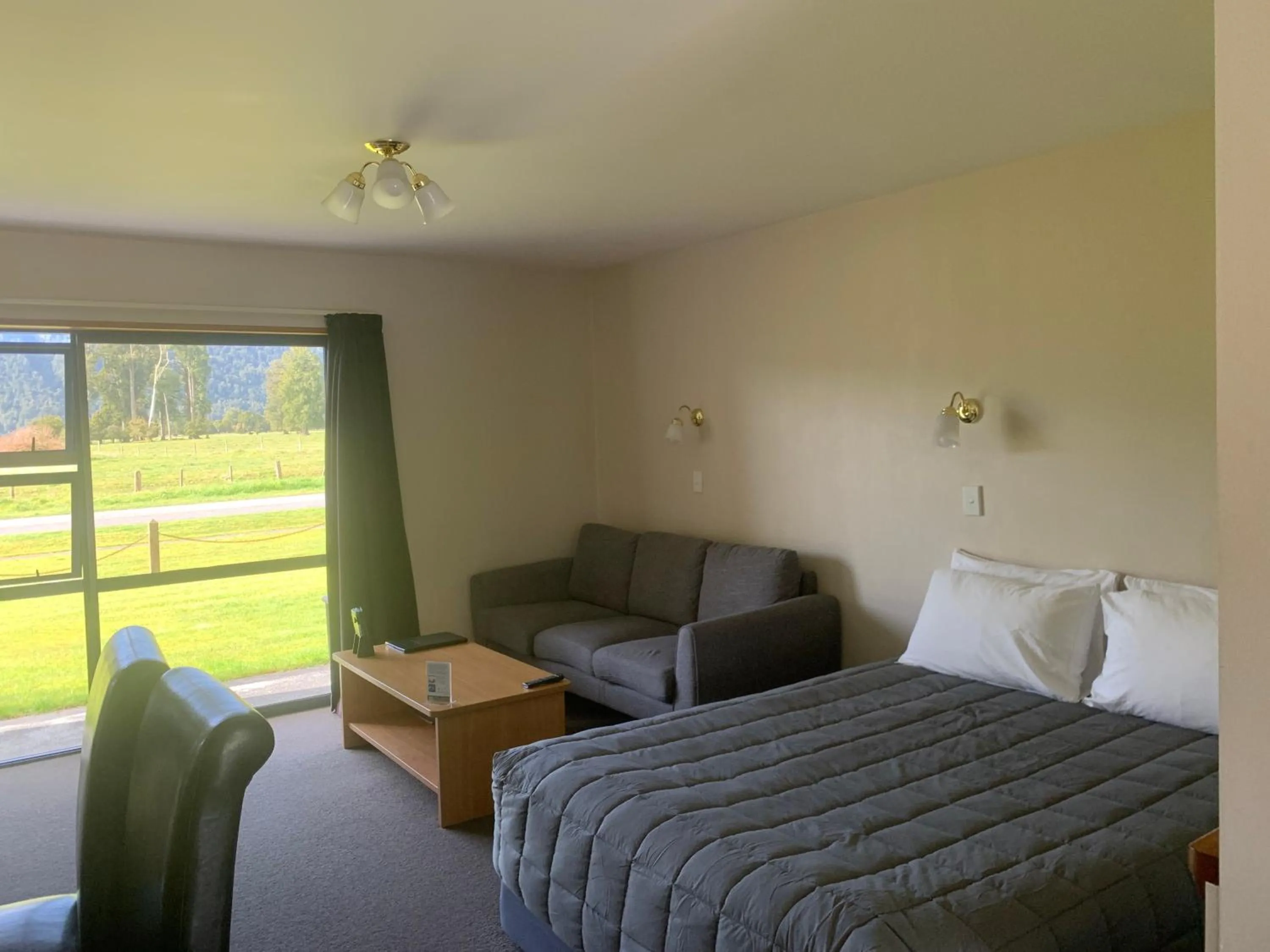 Bed in Mt Cook View Motel - Fox Glacier