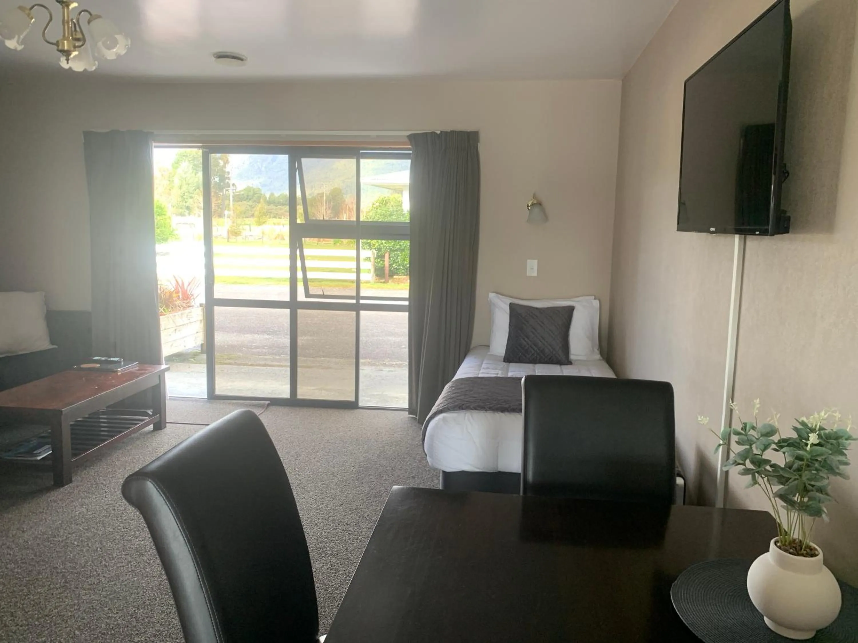 Bed in Mt Cook View Motel - Fox Glacier