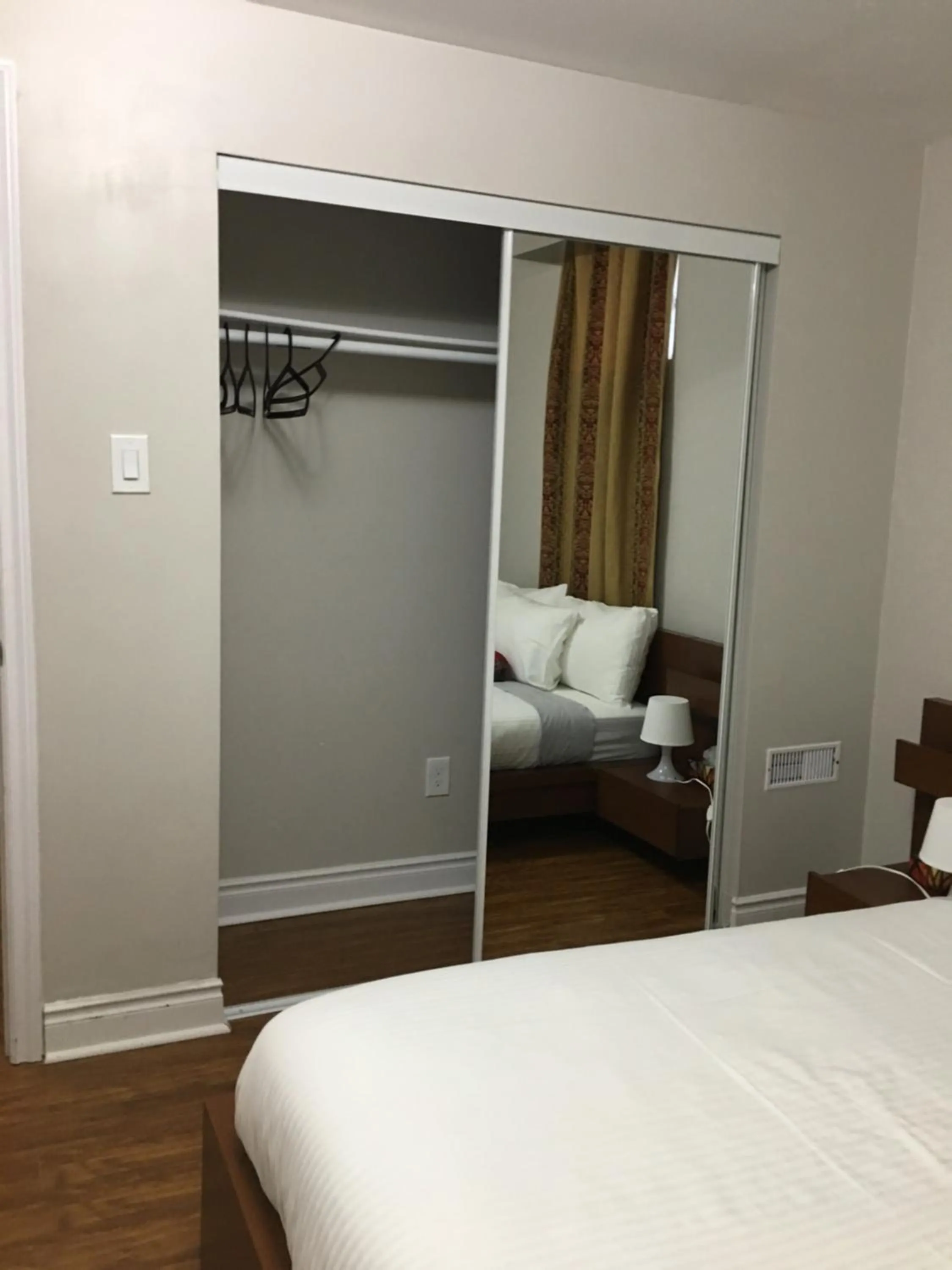 Clean, Beautiful & Modern 2 bedroom apartment