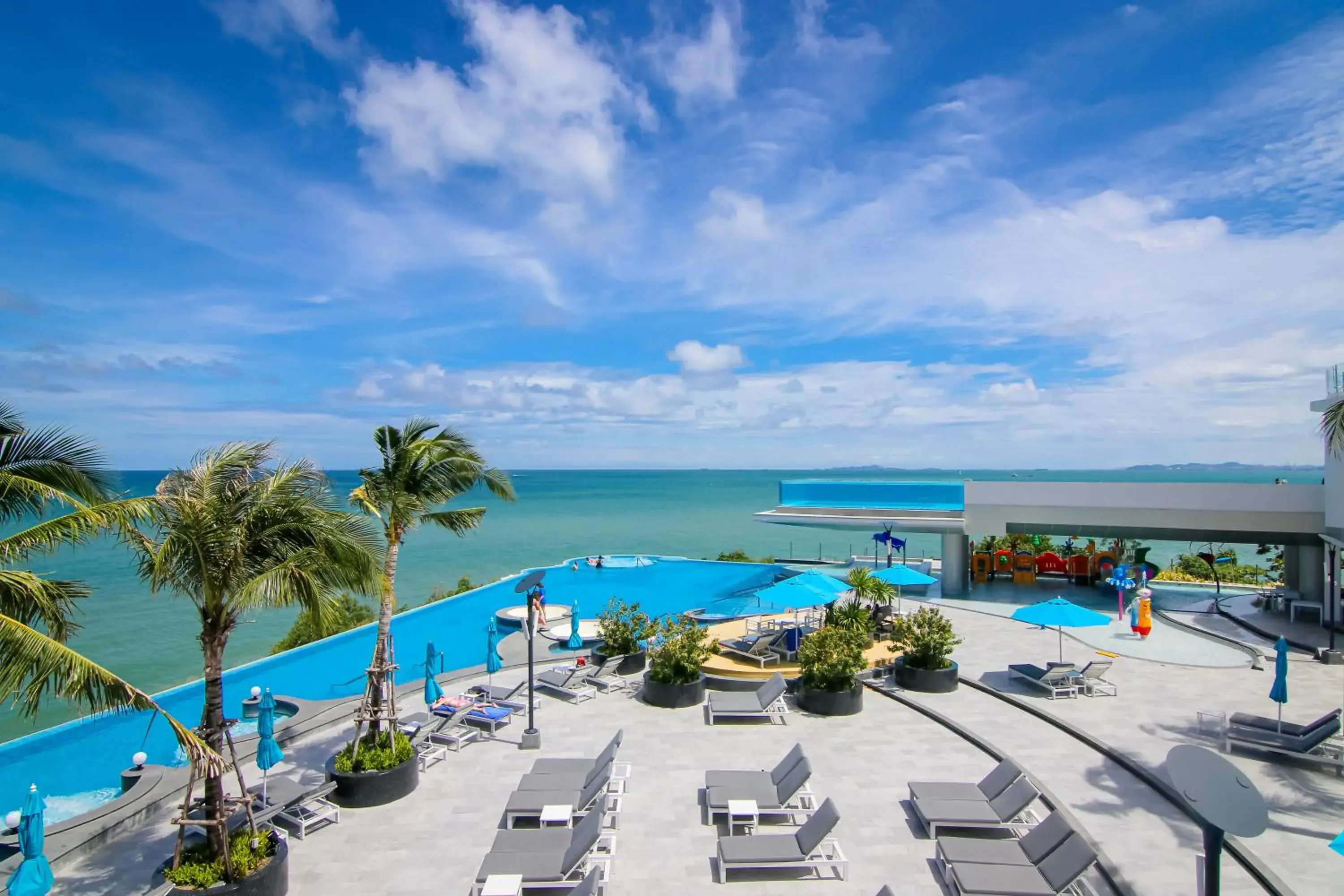 Day in Royal Cliff Beach Hotel Pattaya Day in Royal Cliff Beach Hotel Pattaya