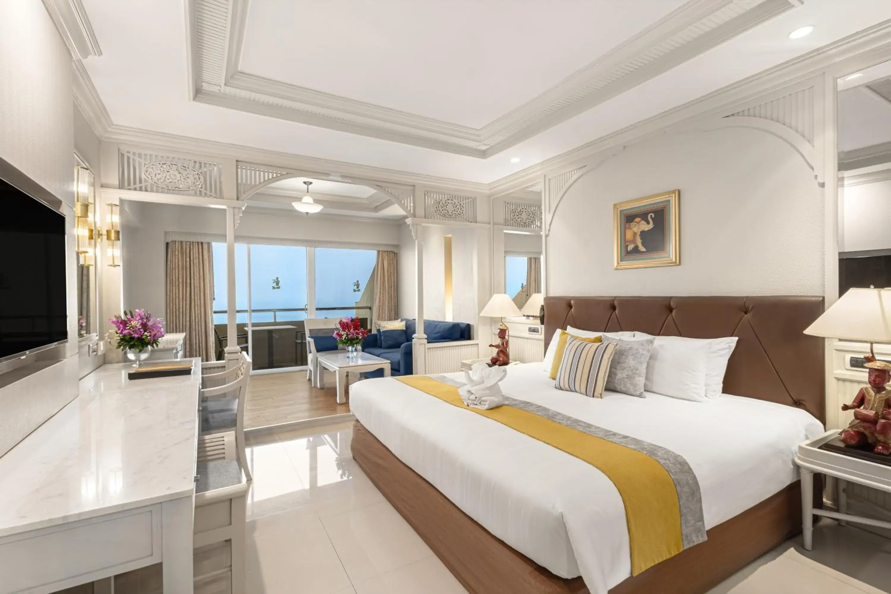 Mini Suite Plus Sea View King Bed in Royal Cliff Beach Hotel Pattaya Mini Suite Plus Sea View King Bed in Royal Cliff Beach Hotel Pattaya