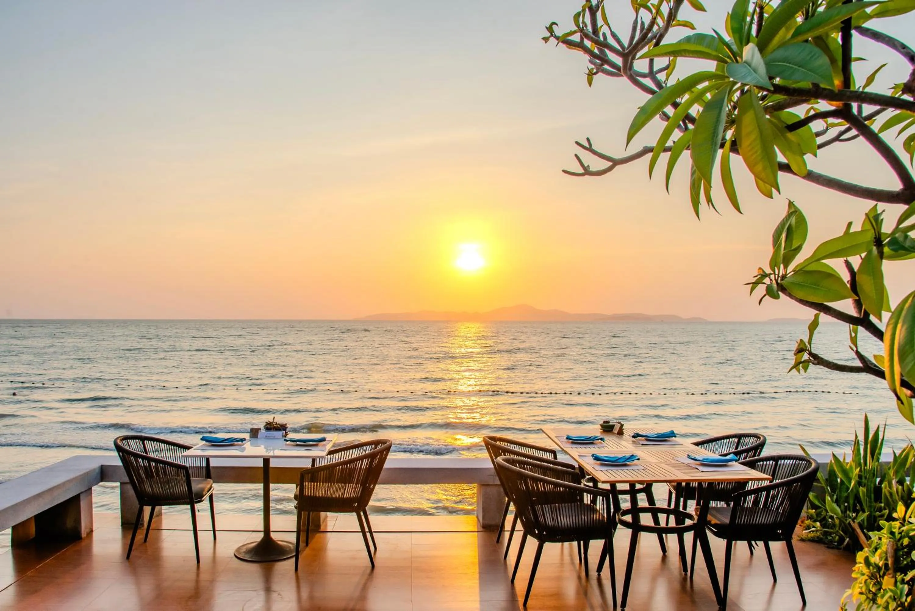Restaurant/places to eat in Royal Cliff Beach Hotel Pattaya