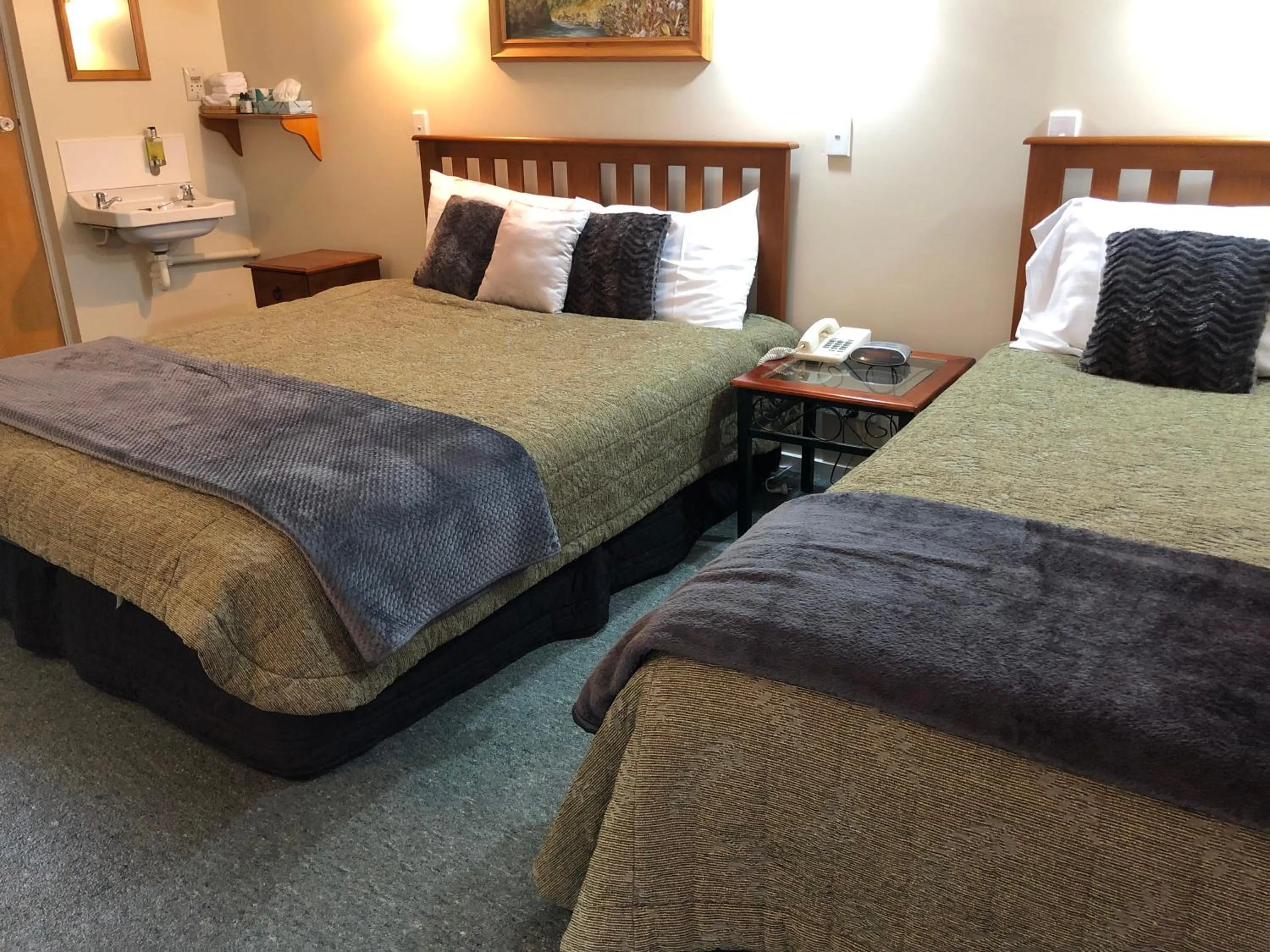 Bed in Te Anau Manapouri Lake Hotel