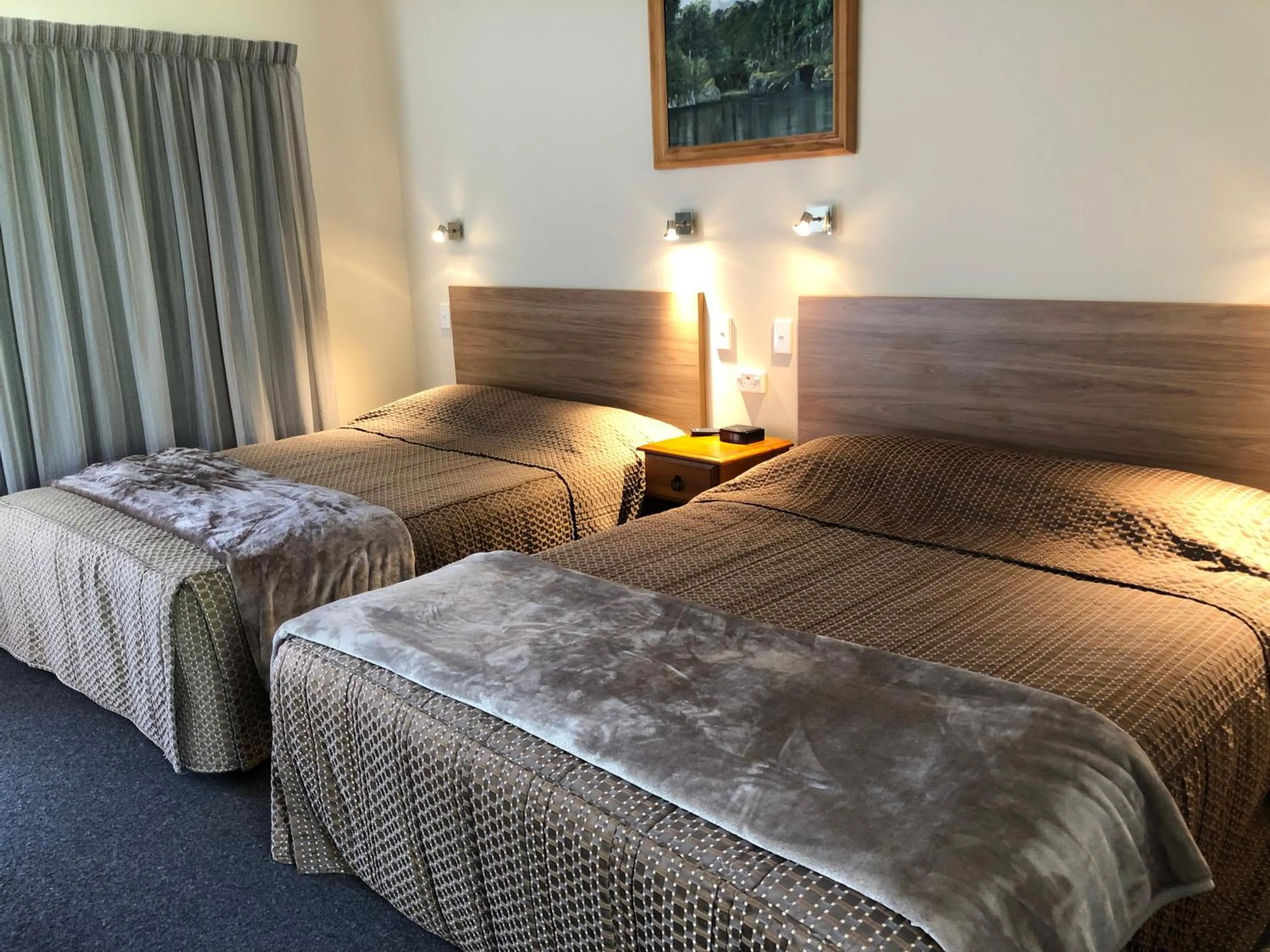 Bed in Te Anau Manapouri Lake Hotel