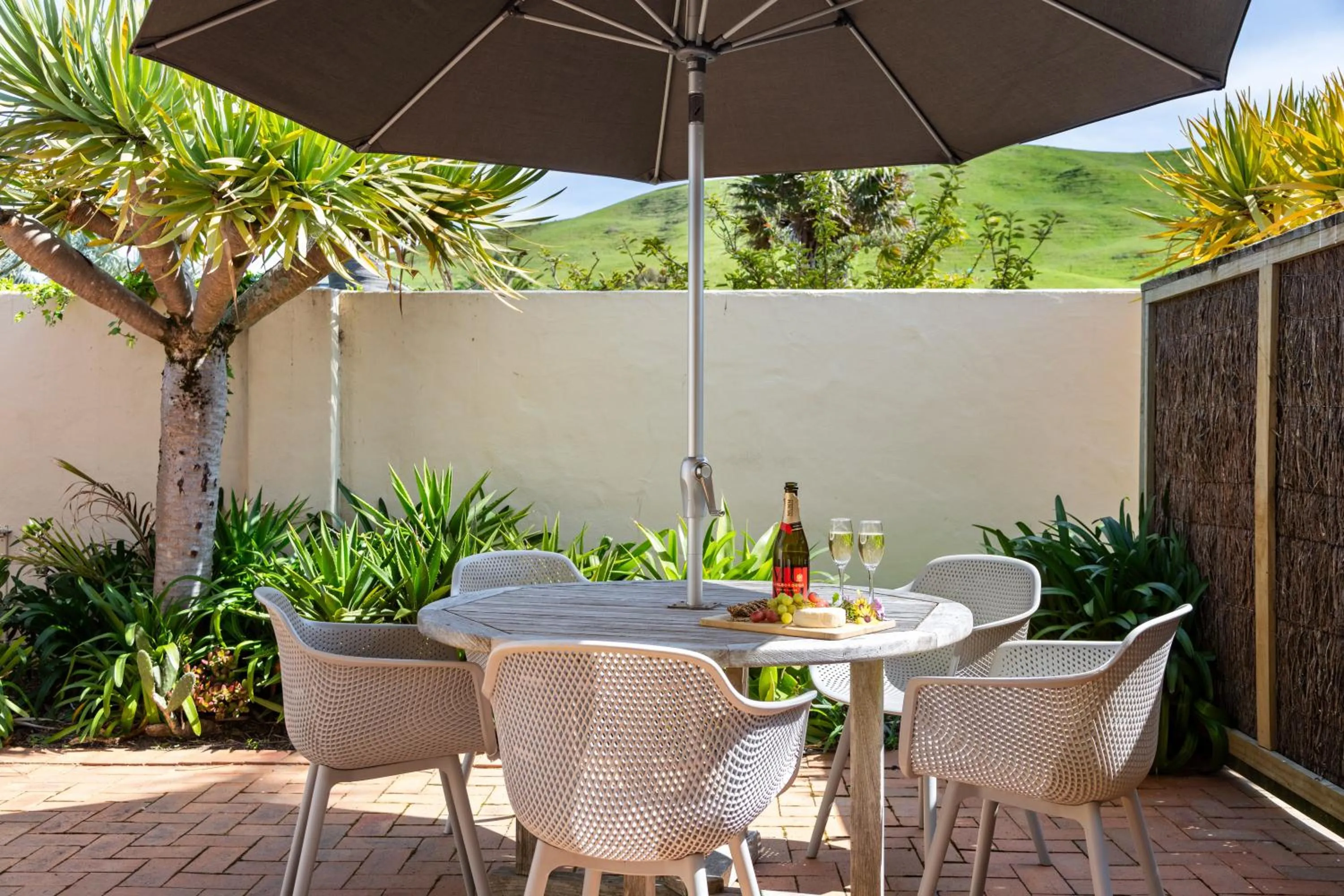 Patio in Ocean Beach Wainui