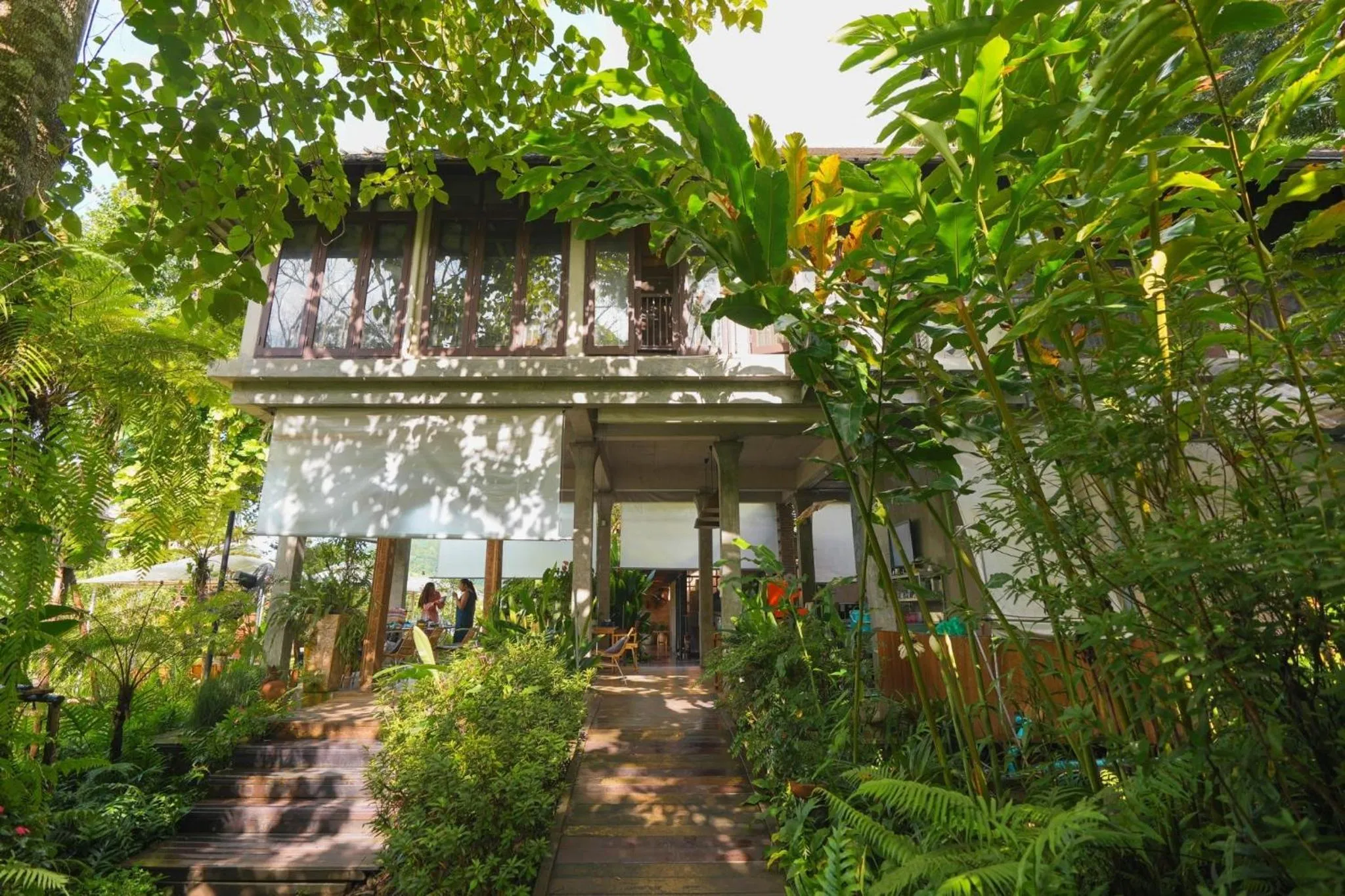 Restaurant/places to eat in Proud Phu Fah Maerim Resort