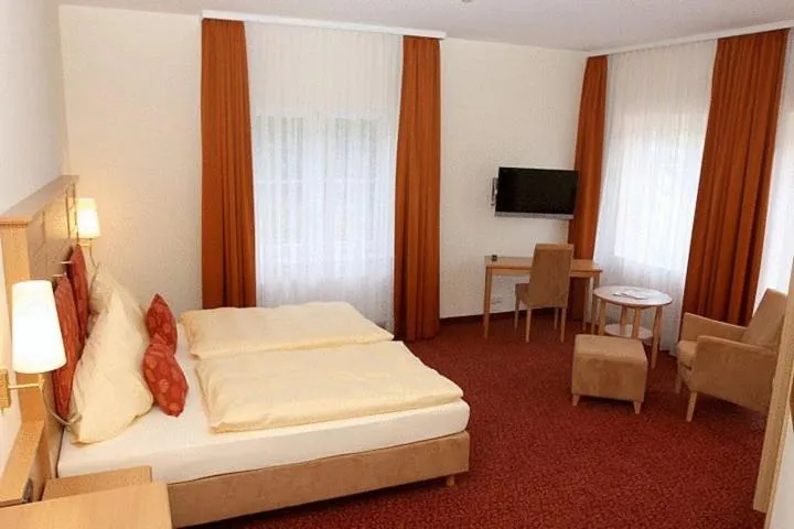 Photo of the whole room, Bed in Landhotel Möllhagen