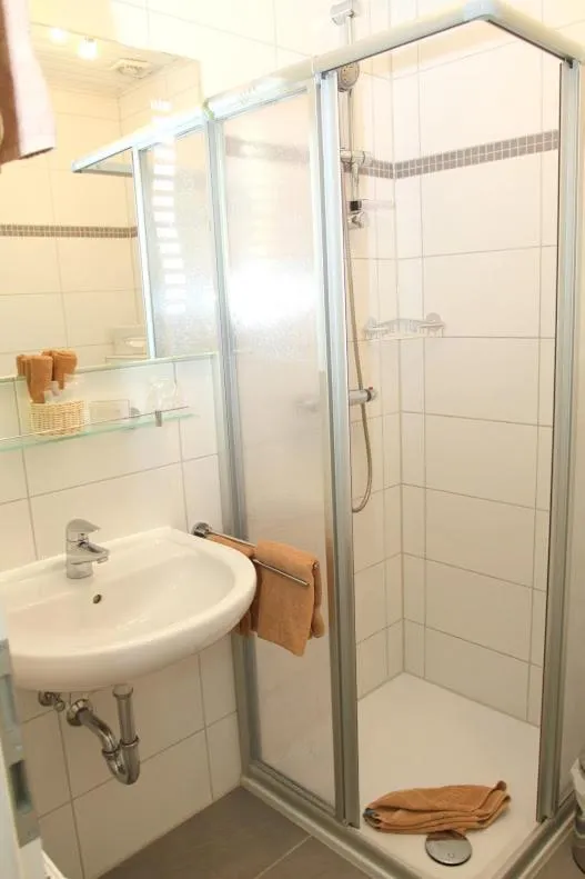 Bathroom in Landhotel Möllhagen