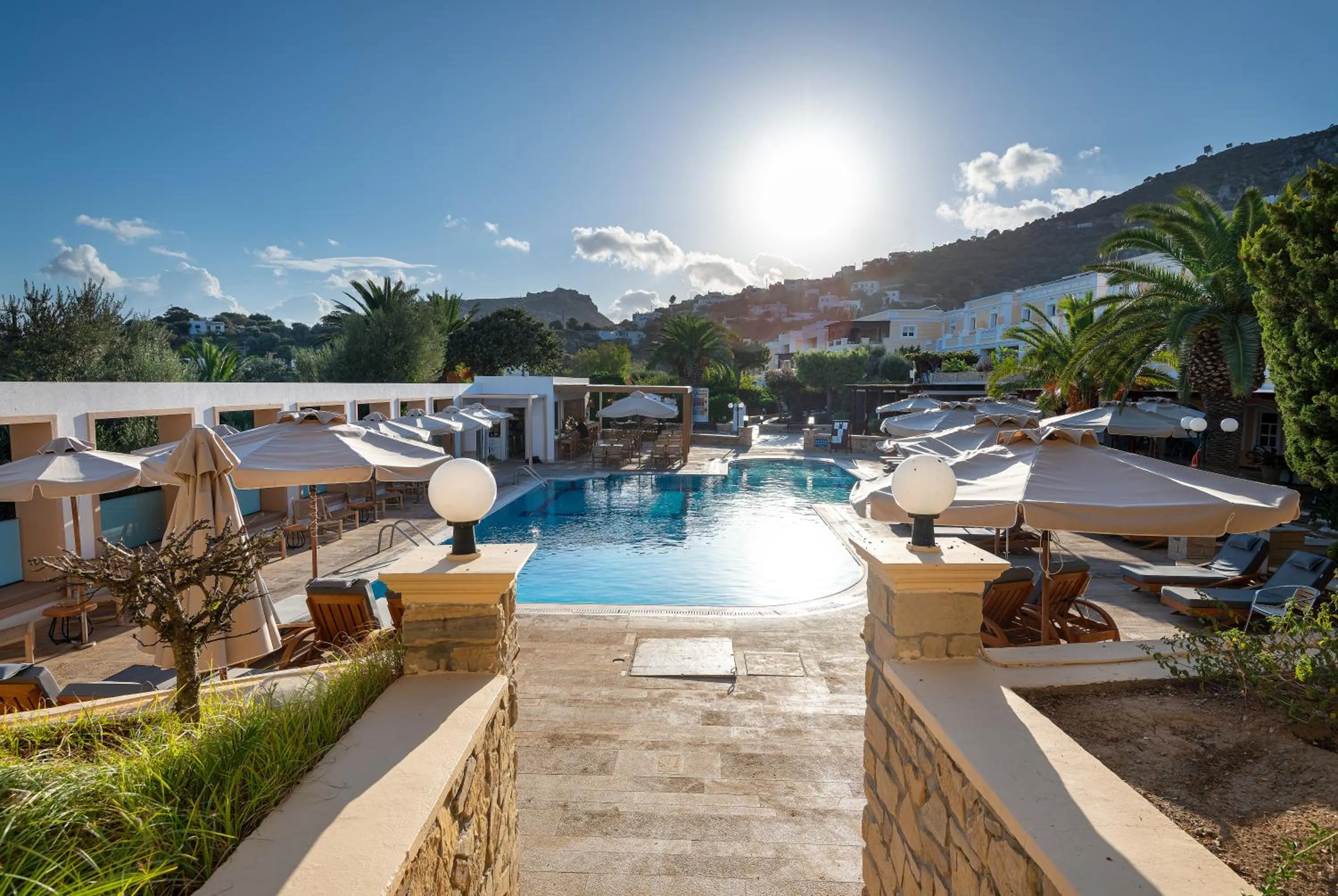 Crithoni's Paradise Hotel