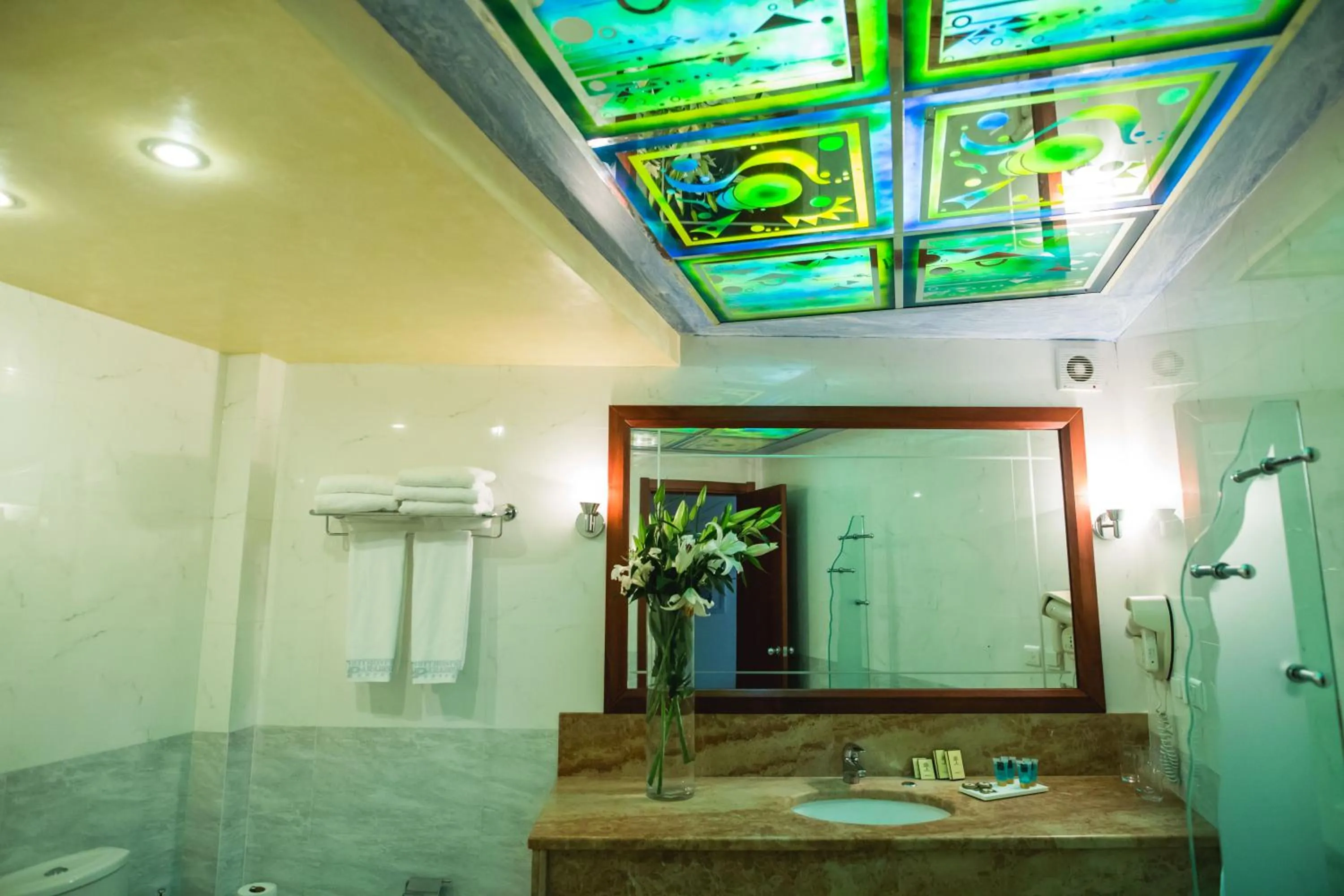 Crithoni's Paradise Hotel