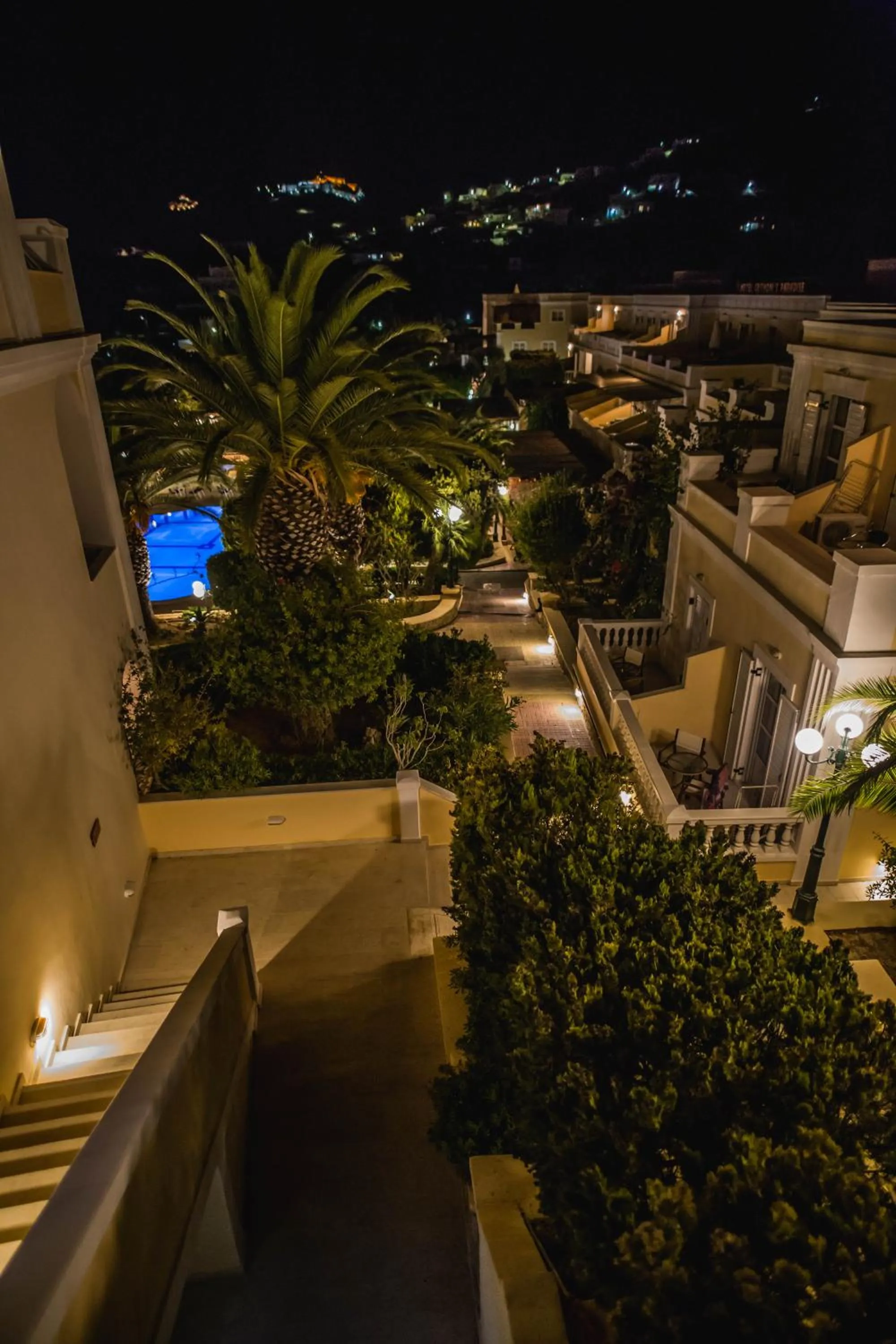 Crithoni's Paradise Hotel