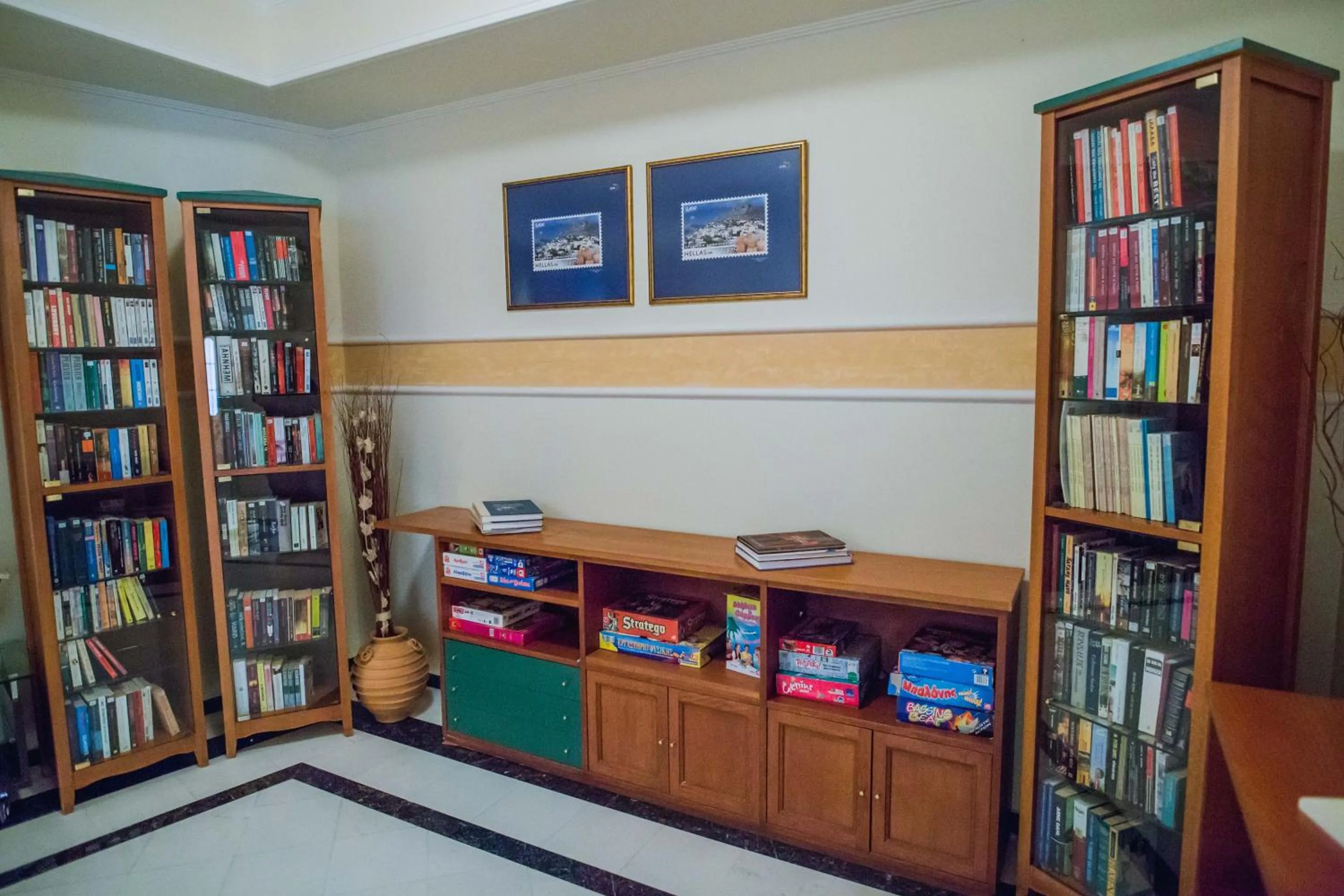 Crithoni's Paradise Hotel