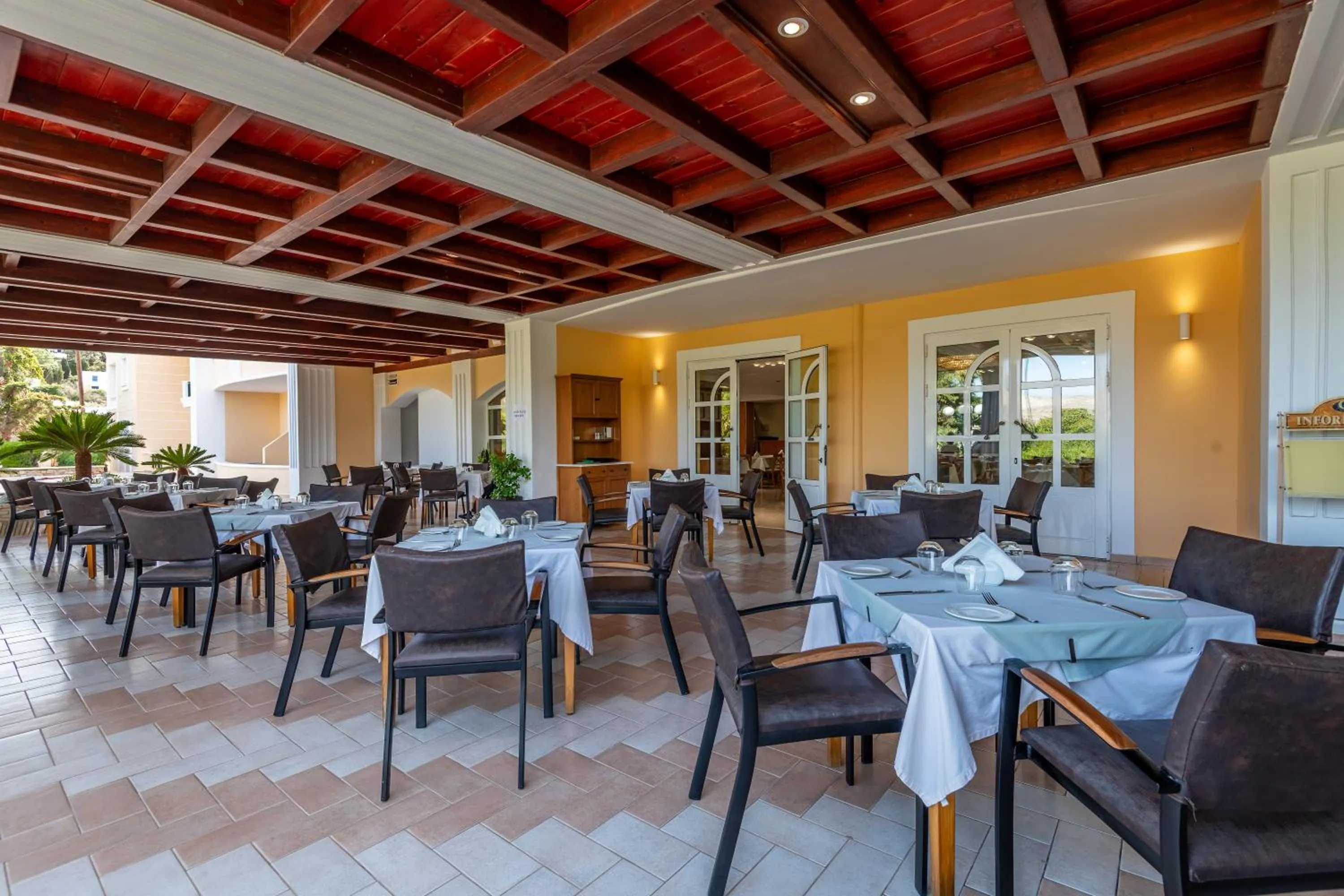 Crithoni's Paradise Hotel