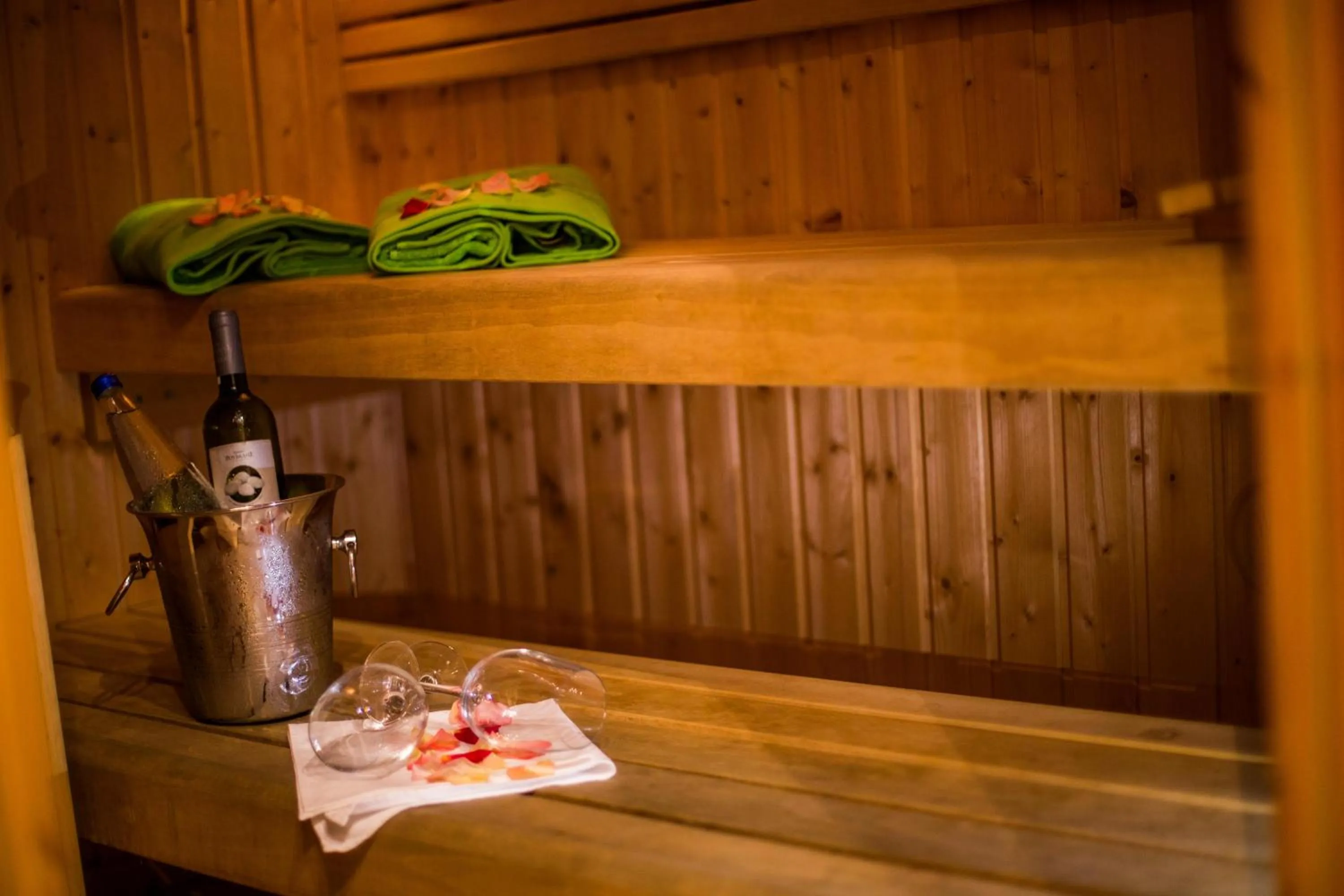 Crithoni's Paradise Hotel