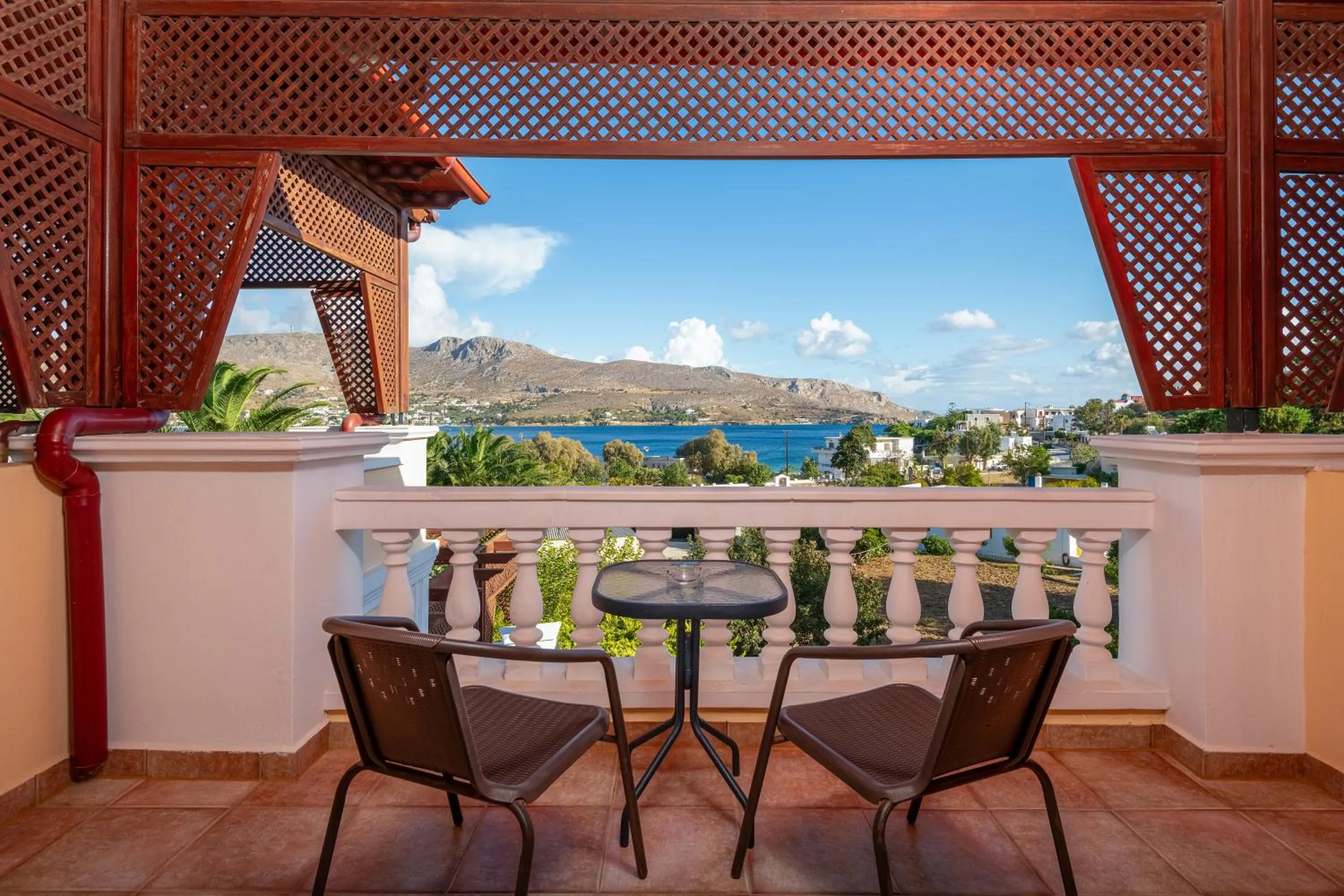 Crithoni's Paradise Hotel