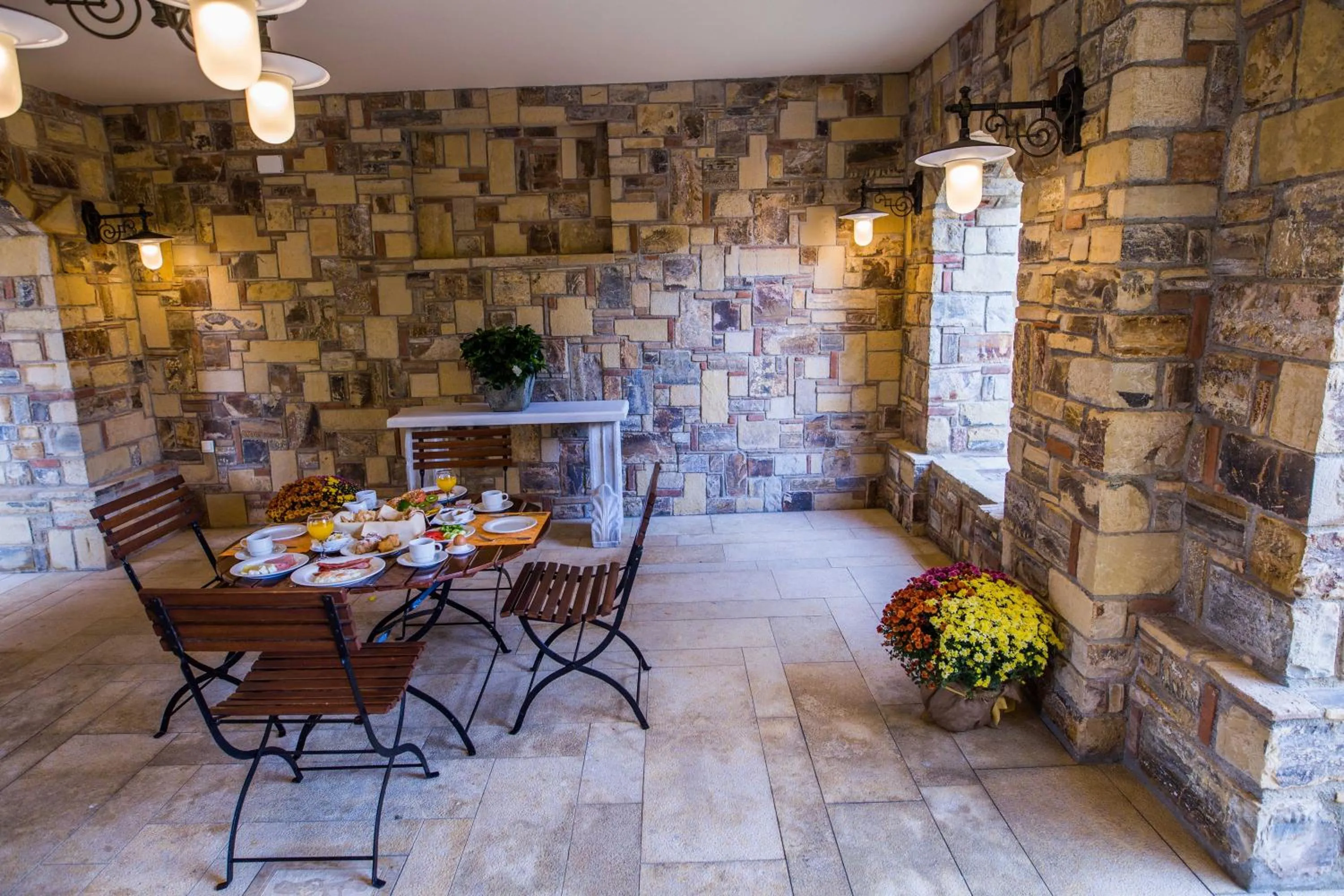 Crithoni's Paradise Hotel