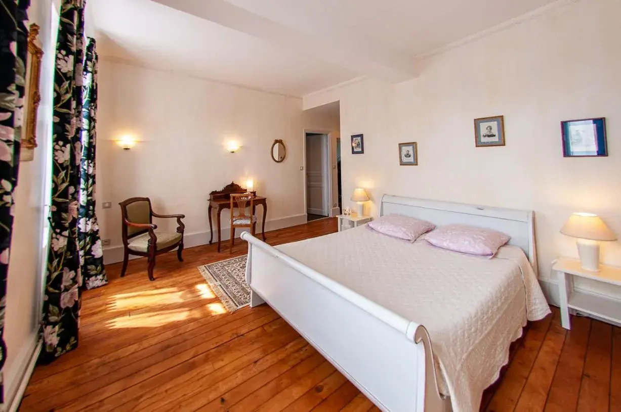 Double Room with Private Bathroom in Au Puy Des Vérités Double Room with Private Bathroom in Au Puy Des Vérités