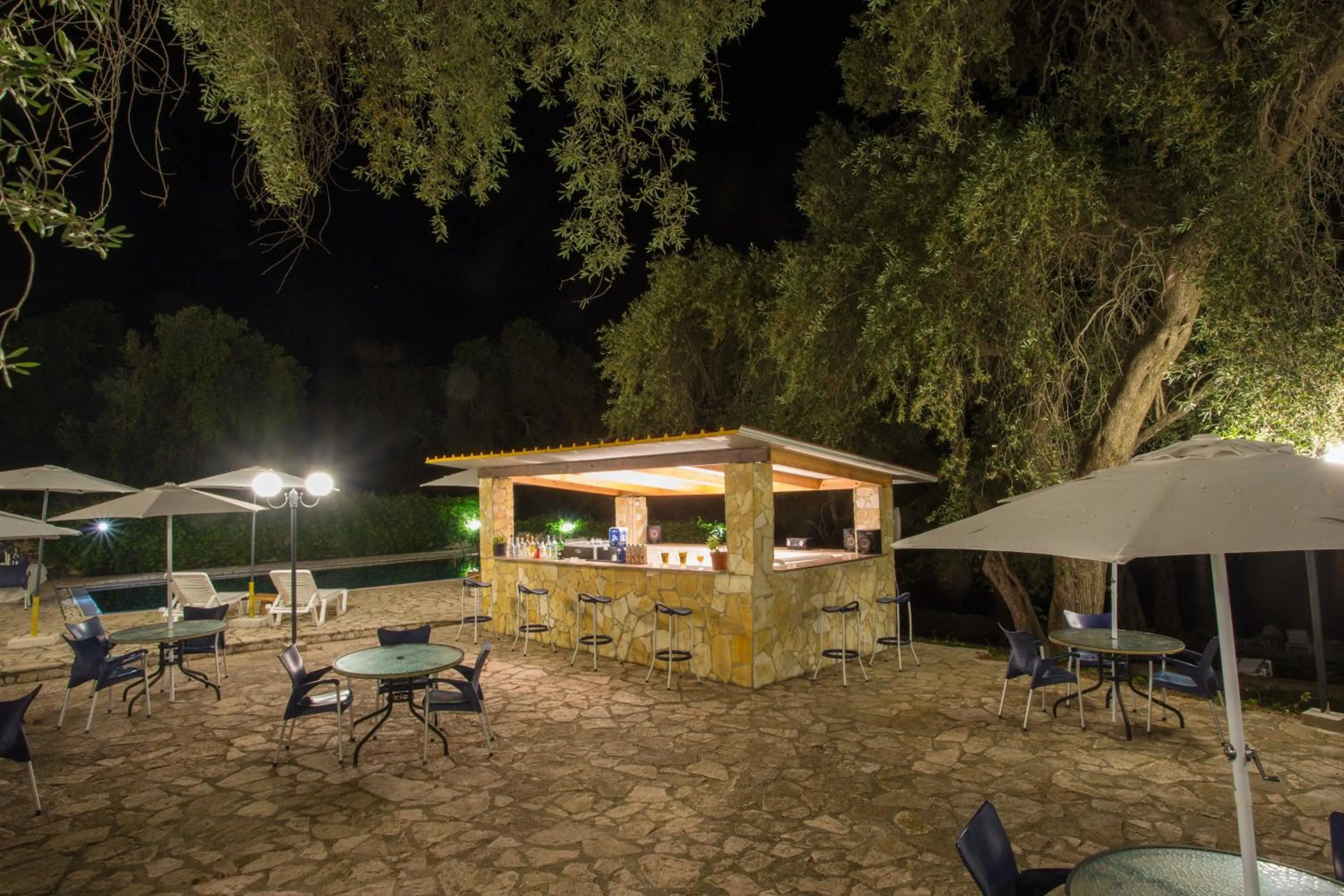 Amfitriti Hotel & Studios