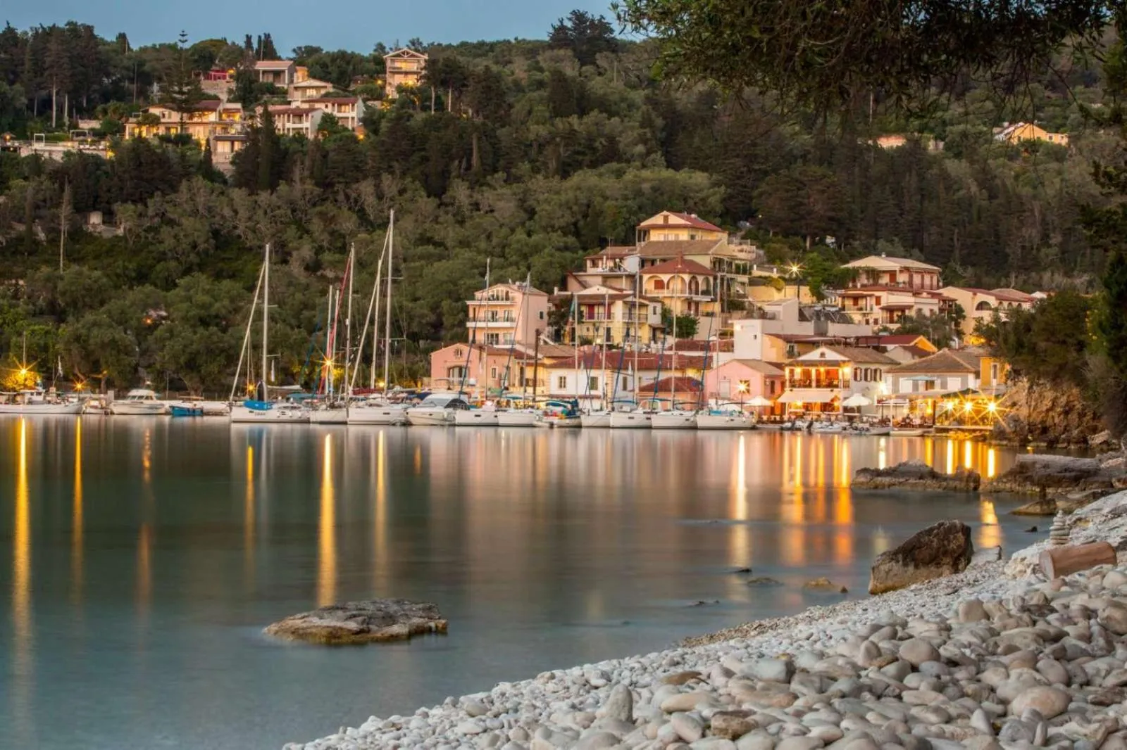 Amfitriti Hotel & Studios