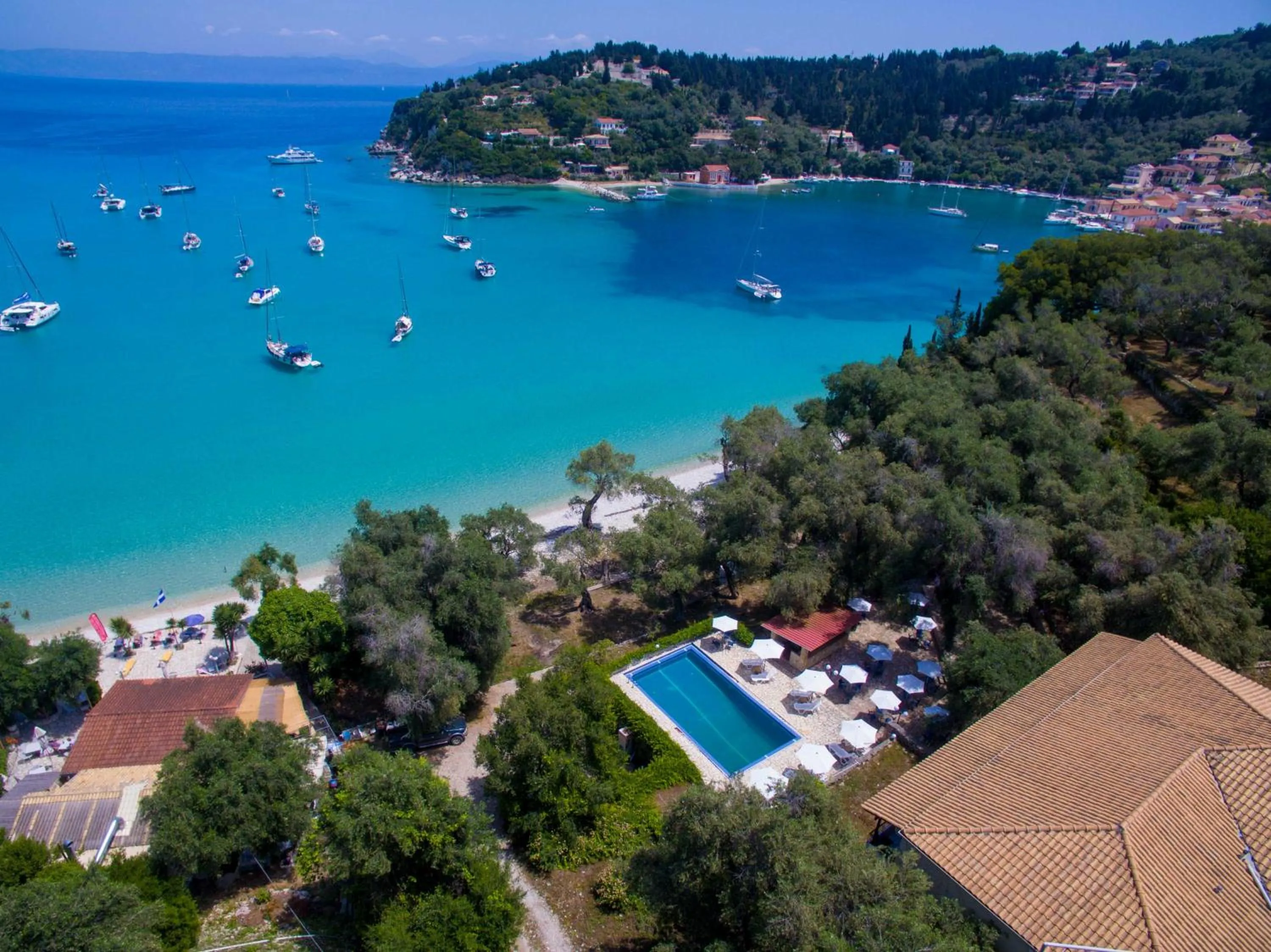 Amfitriti Hotel & Studios