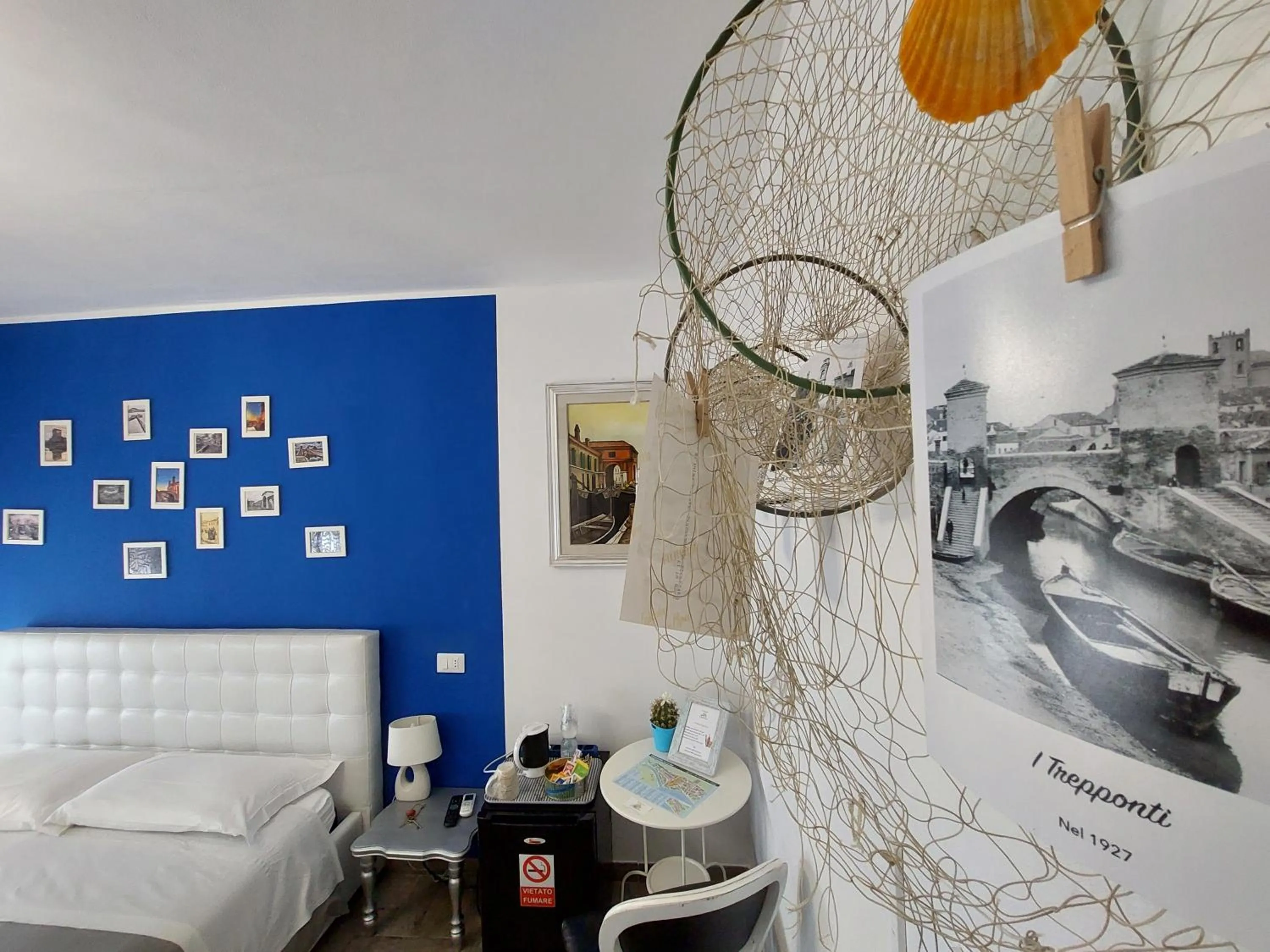 hair dresser, Bed in B&B Comacchio