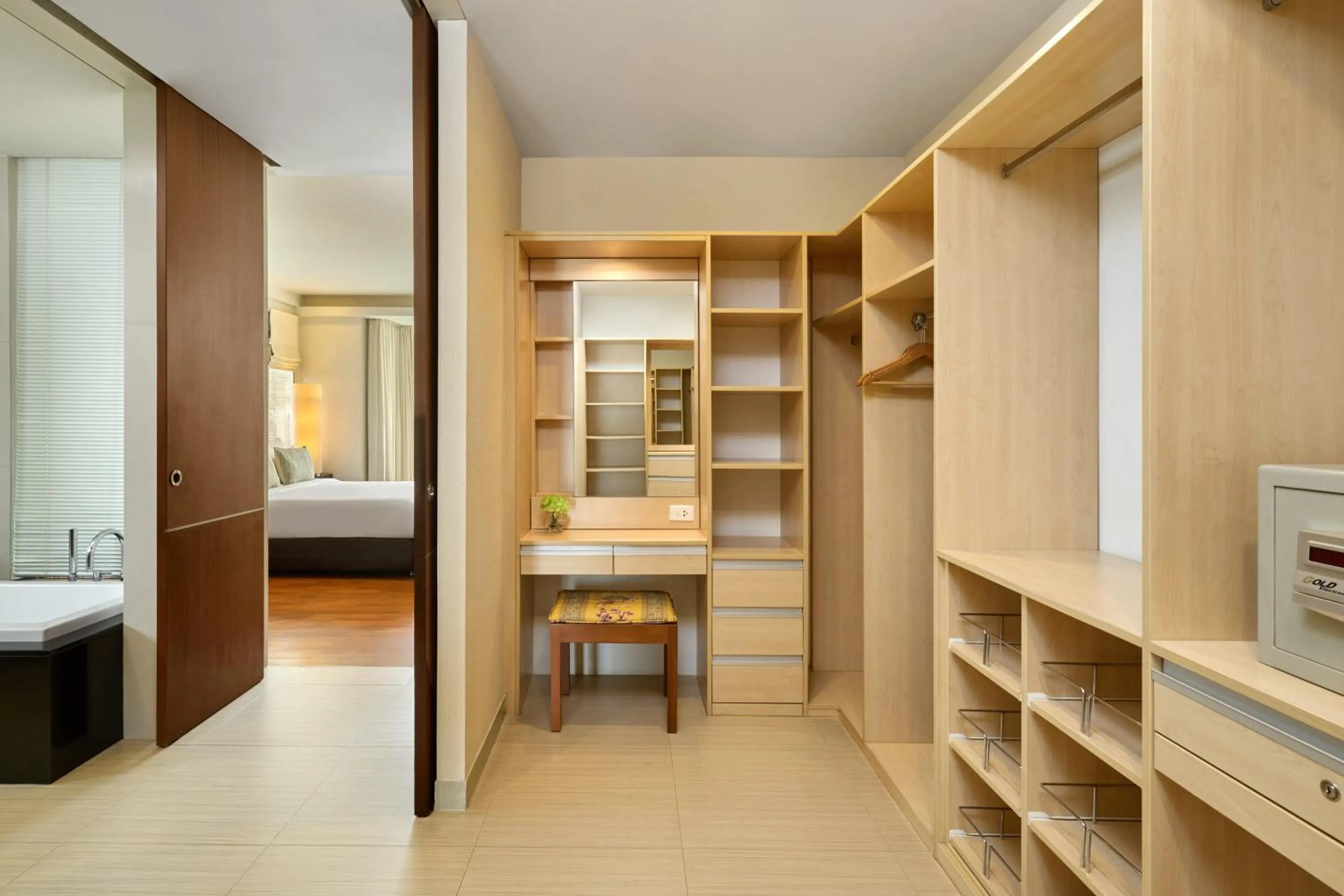 Bathroom, Bed in The Park Nine Hotel Srinakarin