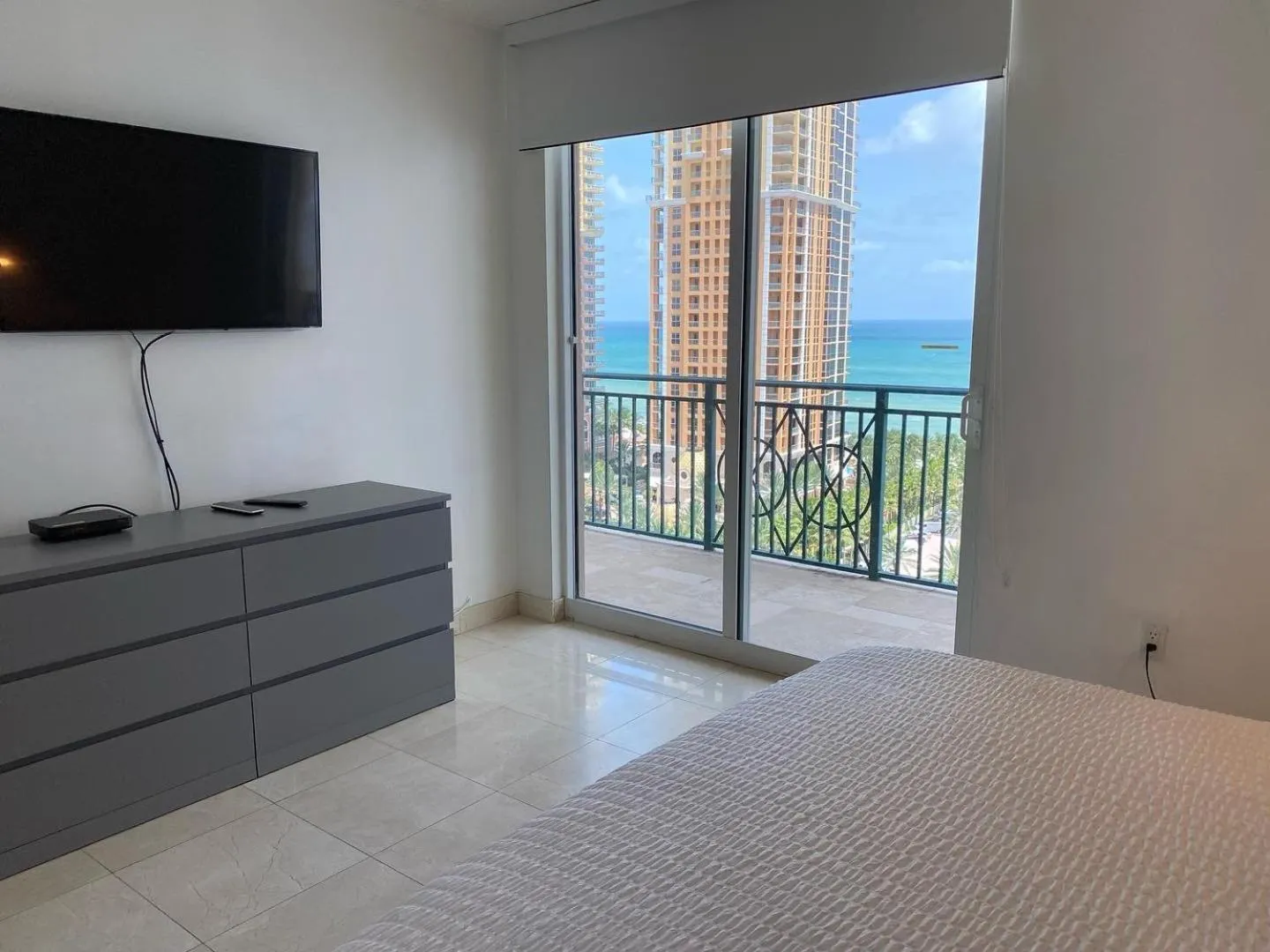 City view, Bed in The King David Condos