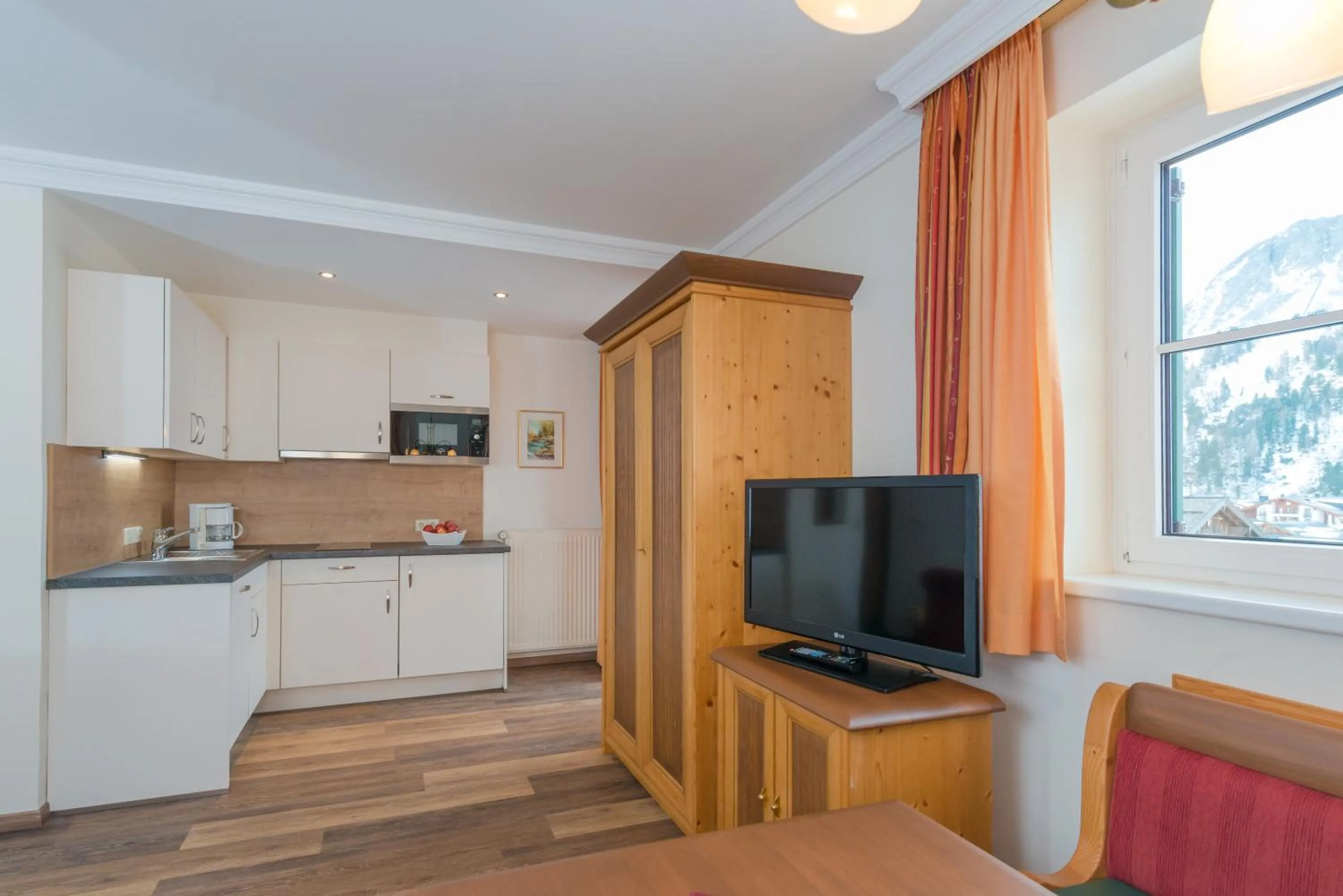 Kitchen or kitchenette in Apparthotel Sankt Georg